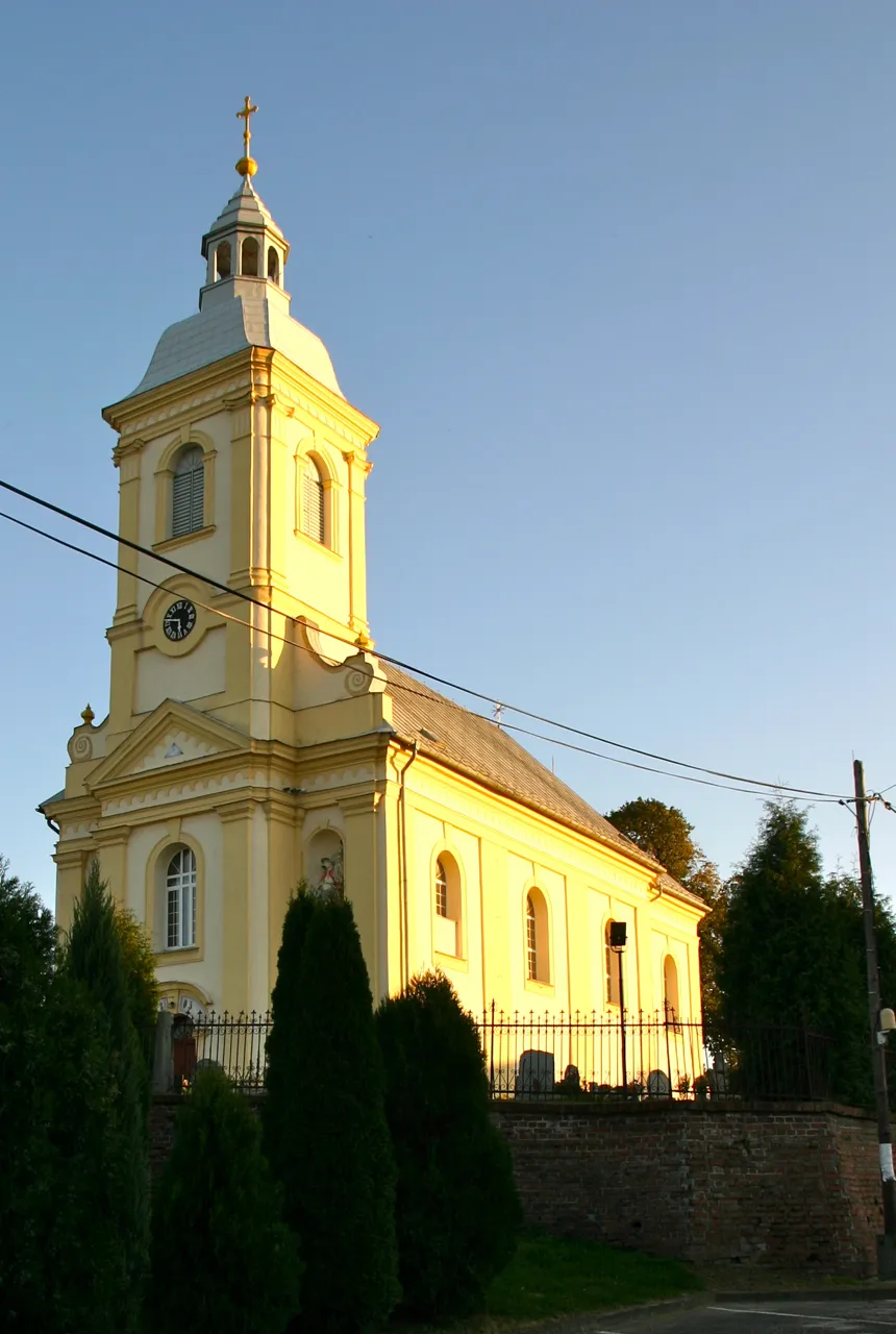 Photo showing: Ucieszków – kościół parafialny pw. Opatrzności Bożej (zabytek nr 1206/66 z 14.03.1966).