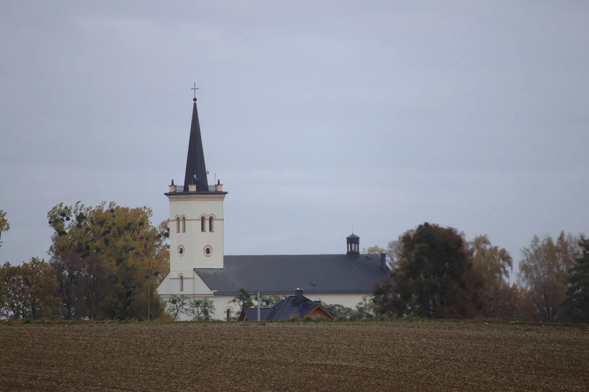 Photo showing: View of the church in Sławików, Poland