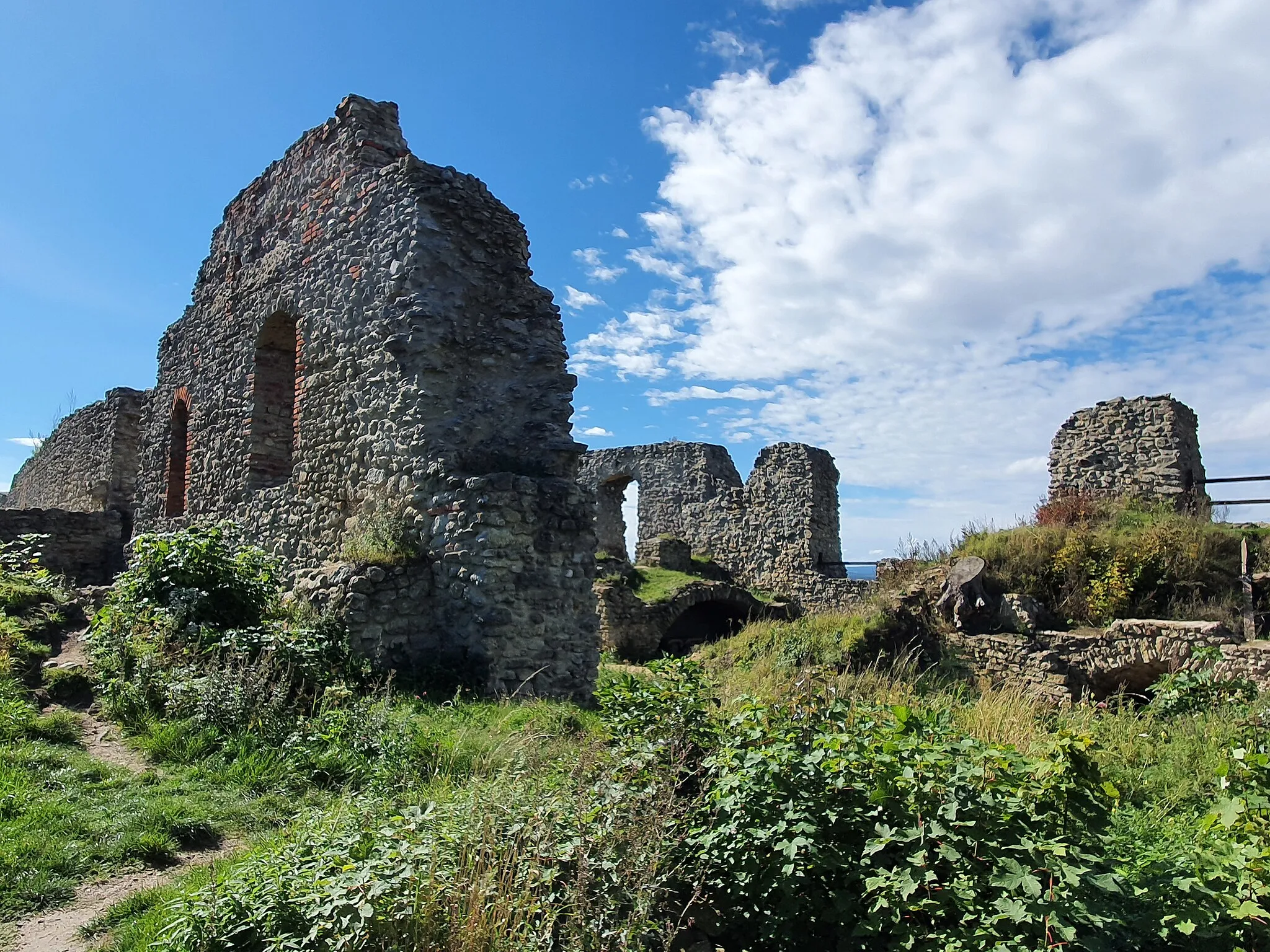 Photo showing: Hrad Starý Jičín. Pohled ze Žerotínského křídla.