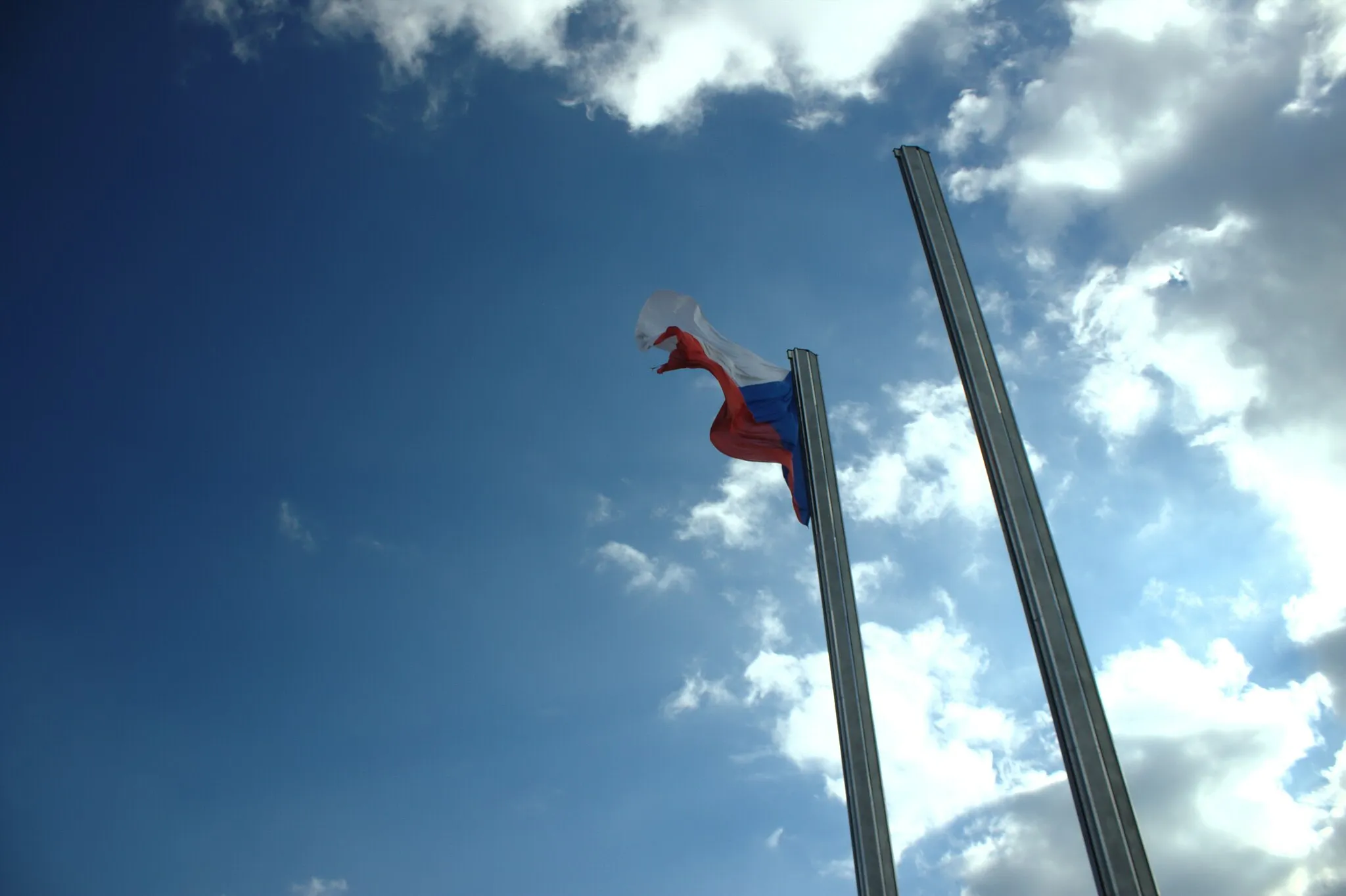 Photo showing: Flag of the Czech Republic at the National war monument in Hrabyně, CZ