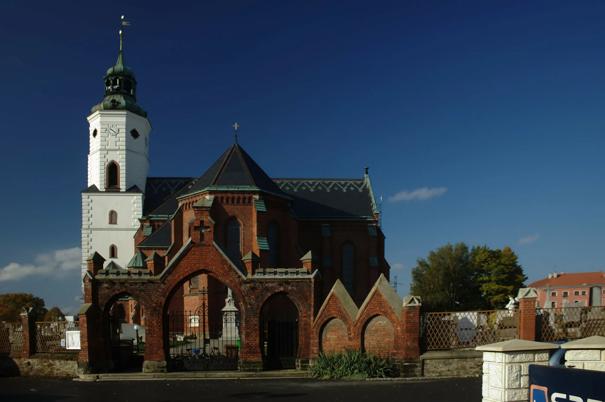 Photo showing: Front view of the church of st. Bartholomew in Kravaře, Moravian-Silesian Region, CZ
