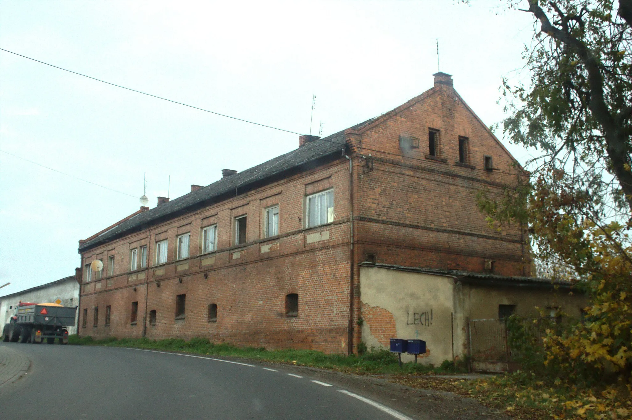 Photo showing: A building in the village of Kornice near Petrowice Wielkie, Poland