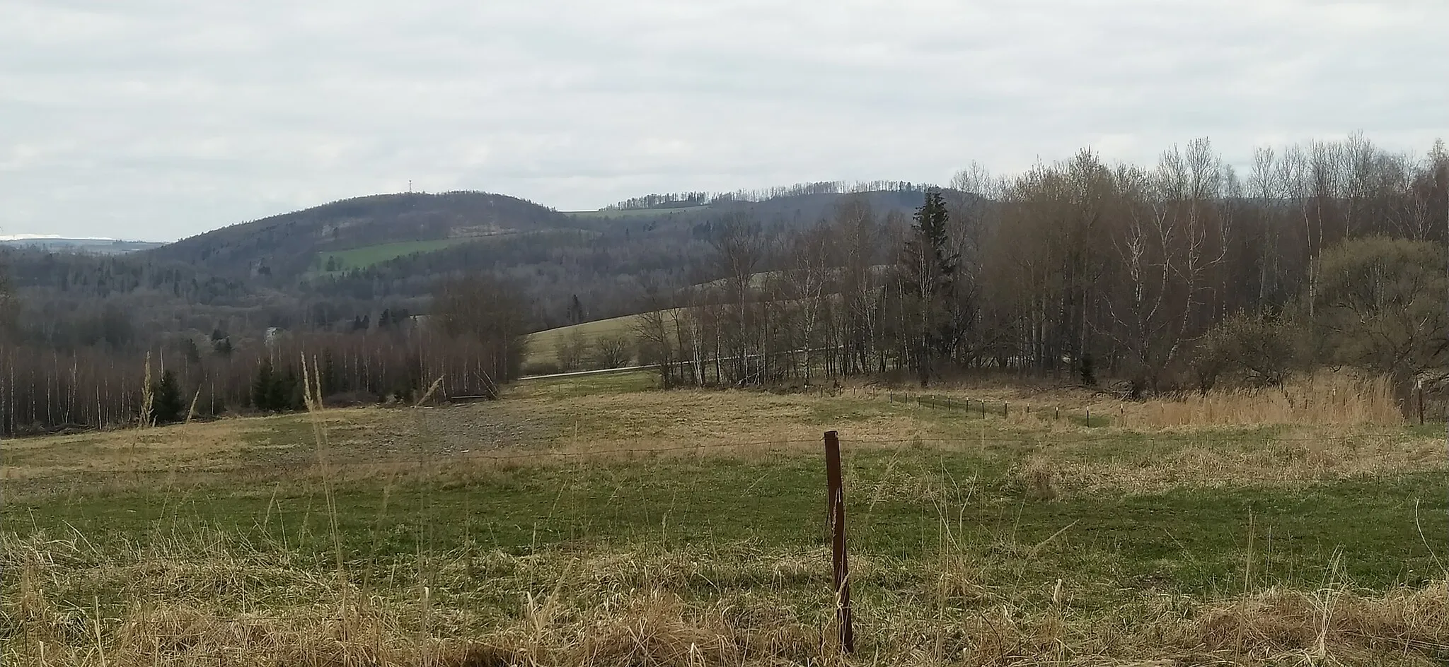 Photo showing: pohled na Pekelný vrch a Chlum, Město Libavá, okres Olomouc