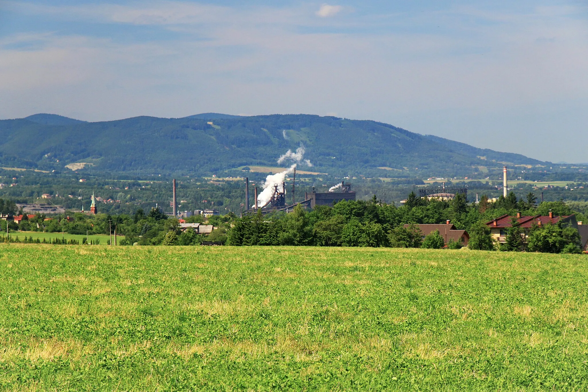 Photo showing: View of Třinec Iron and Steel Works and Moravian-Silesian Beskids. Třinec, Moravian-Silesian Region, Czech Republic.