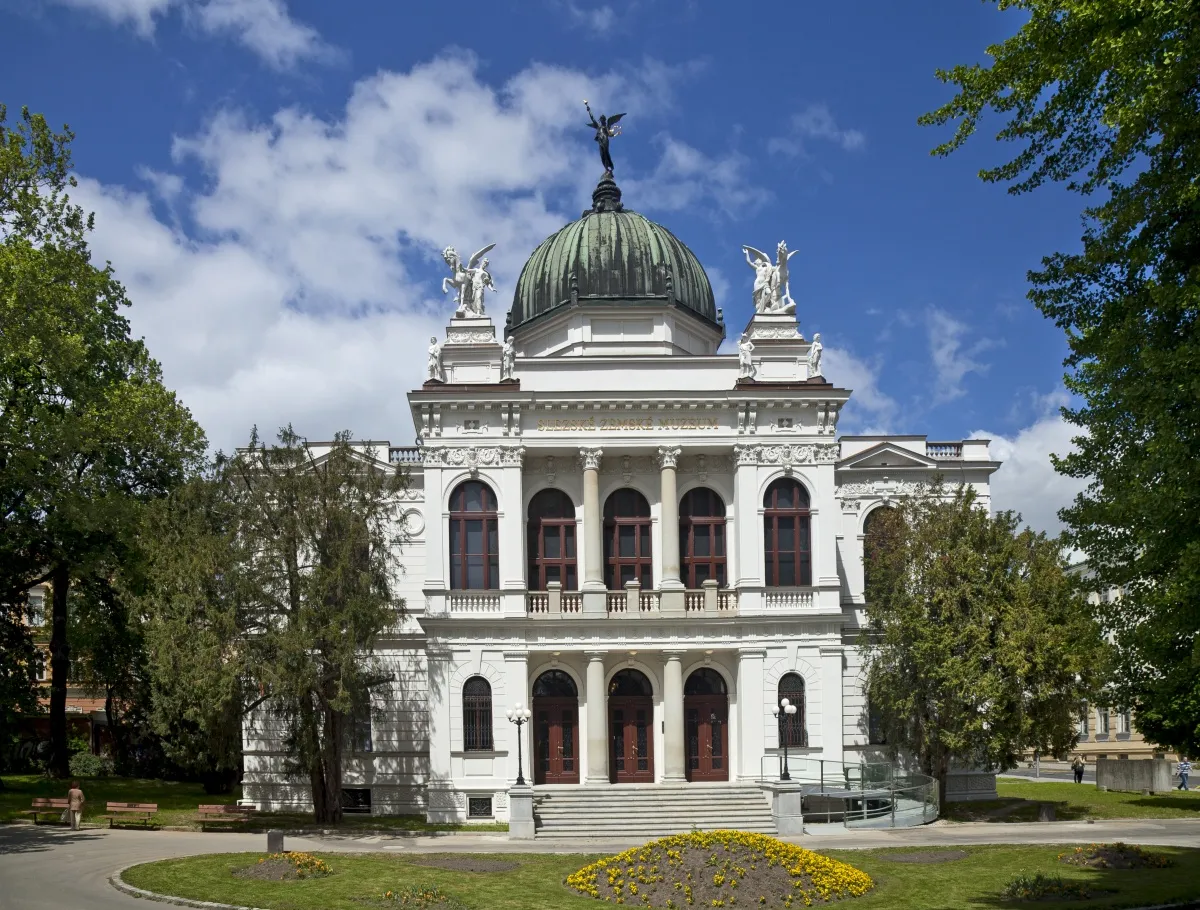 Photo showing: Historická výstavní budova po rekonstrukci v roce 2012