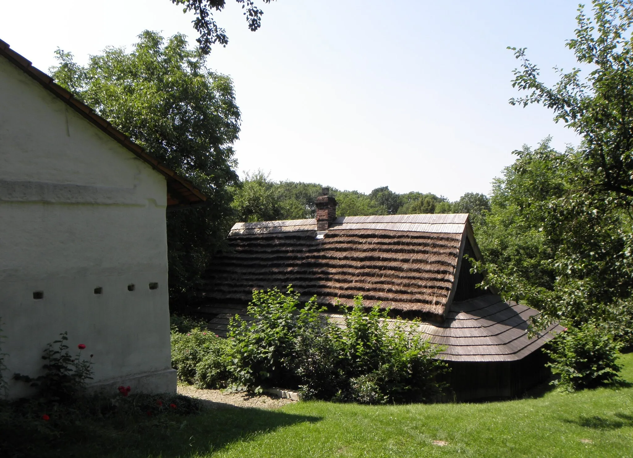 Photo showing: Kotulova dřevěnka v Havířově, vlevo stodola; Havířov (CZ)