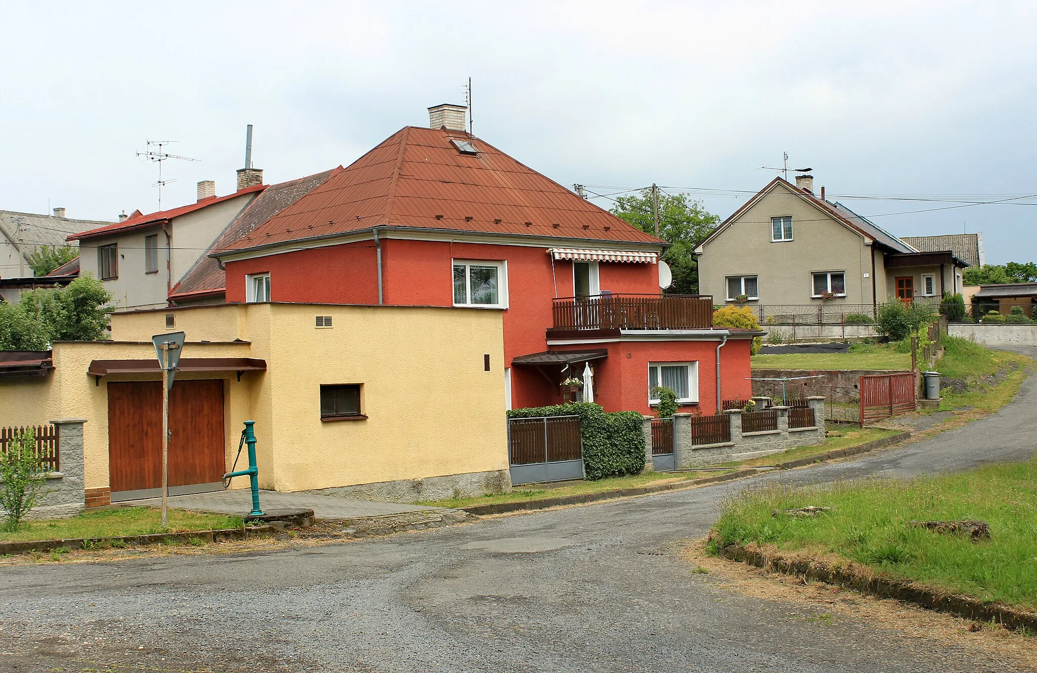 Photo showing: House No. 65 in Sádek, part of Velké Heraltice, Czech Republic.