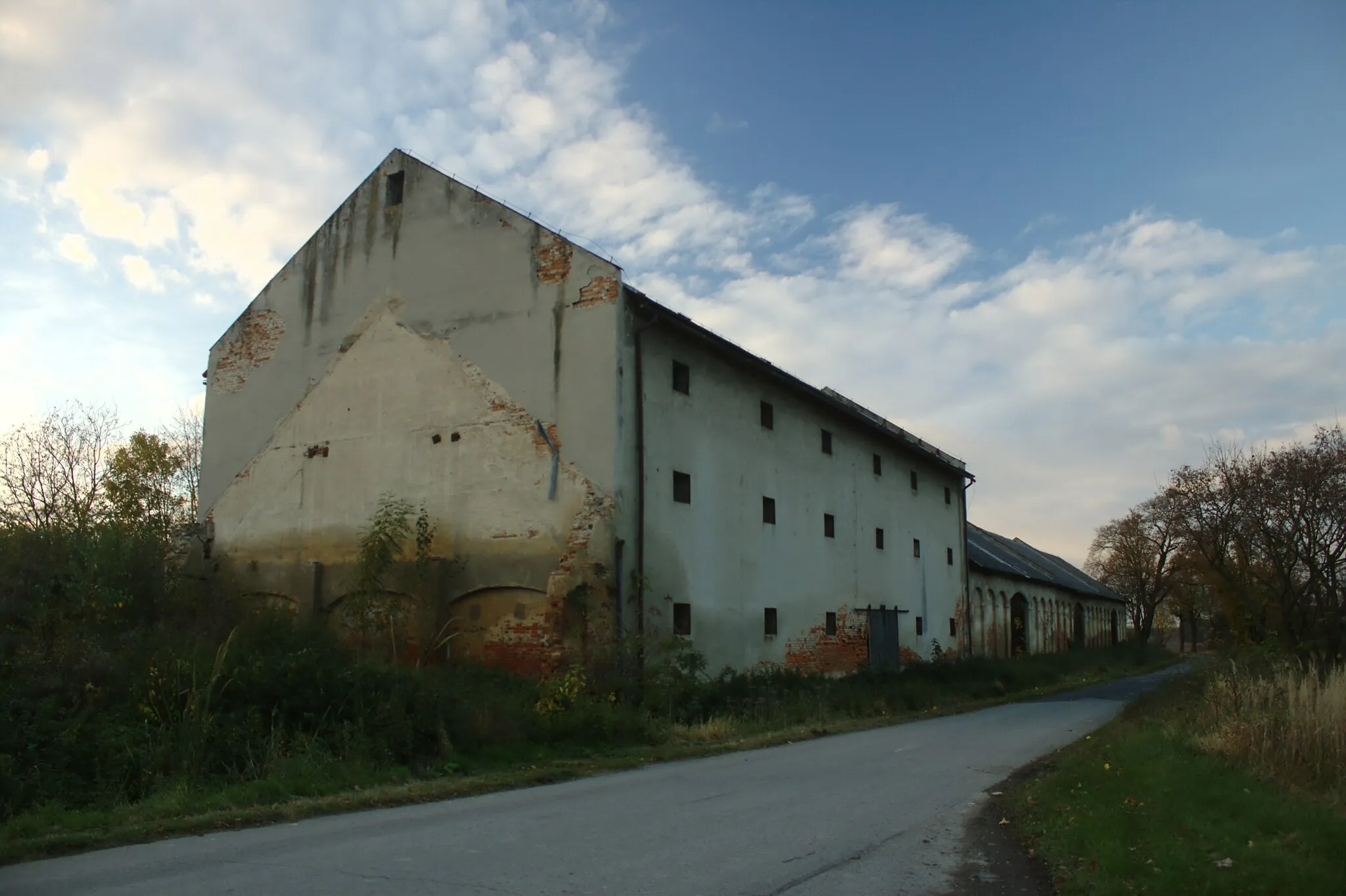 Photo showing: Former farm of Dolędzin, now a settlement close to Modzurów, Poland