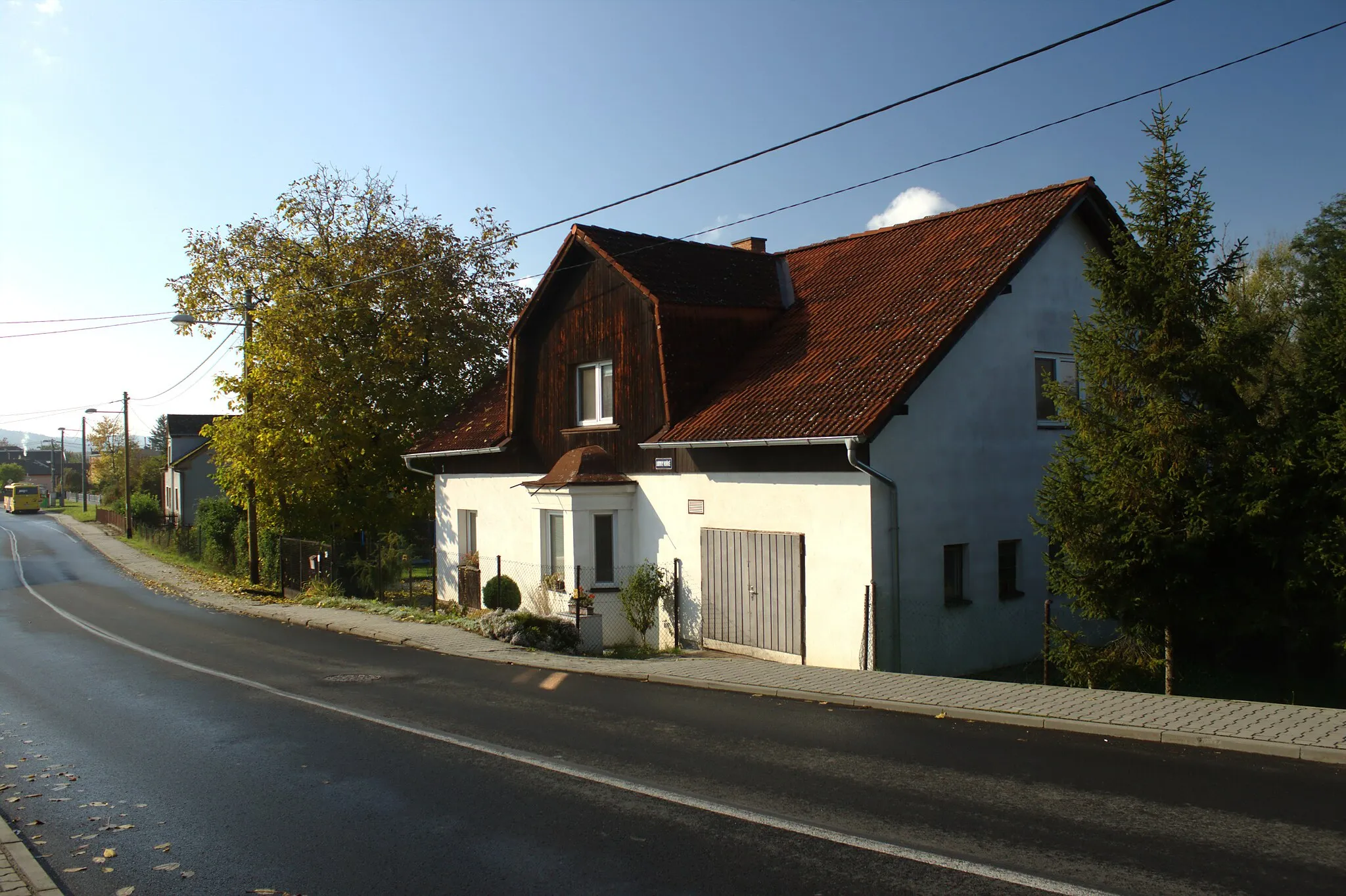 Photo showing: A building next to the main road in the village of Dvořisko, Moravian-Silesian Region, CZ