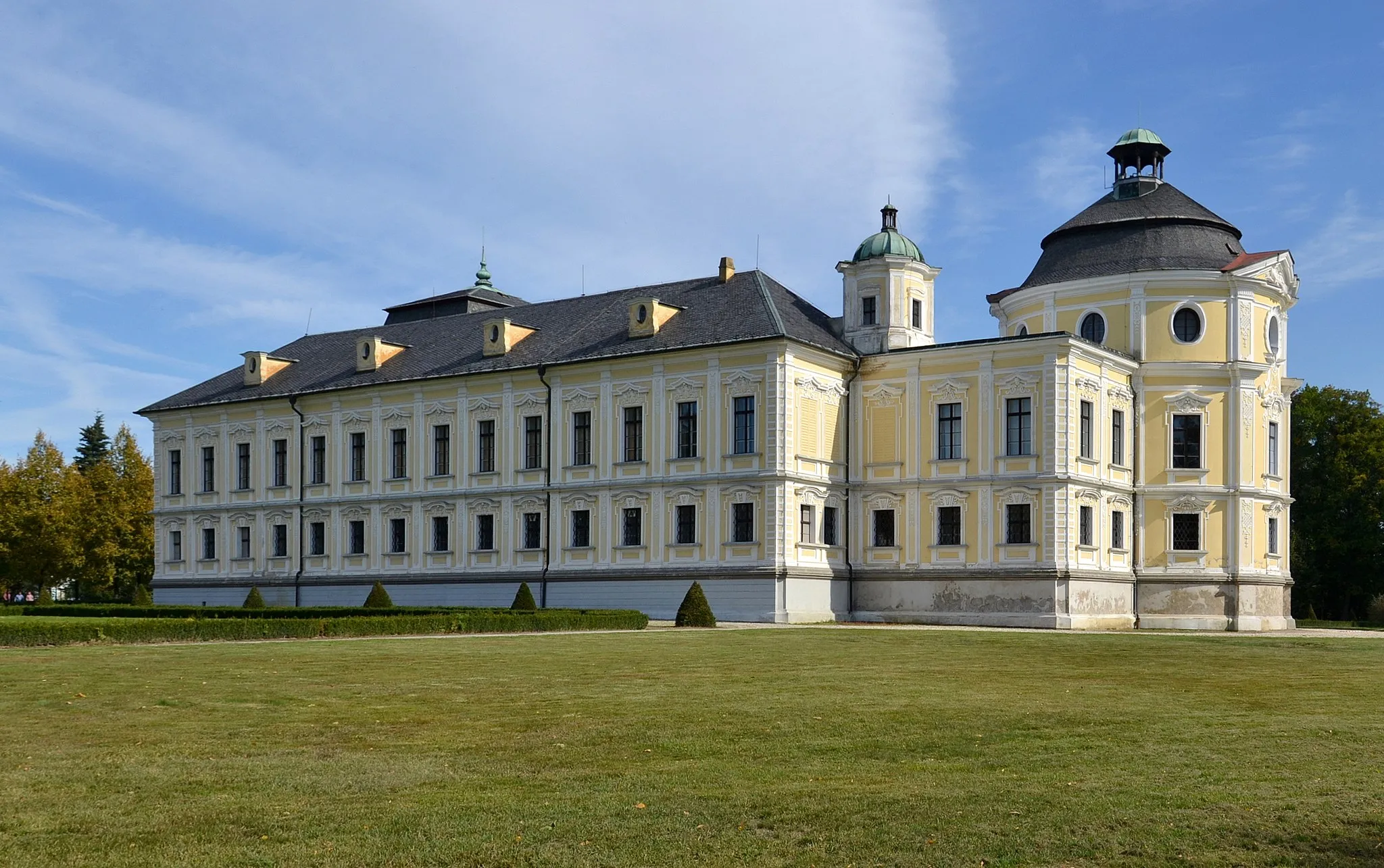 Photo showing: Kravaře Palace, Czech Silesia, Czech Republic; from the south-west