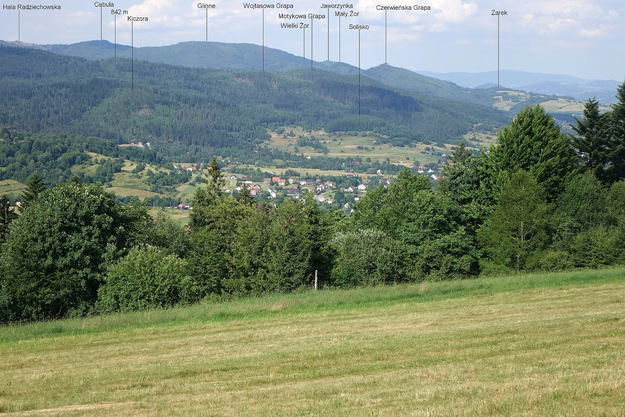 Photo showing: Widok z okolic skrzyżowania dróg Laliki