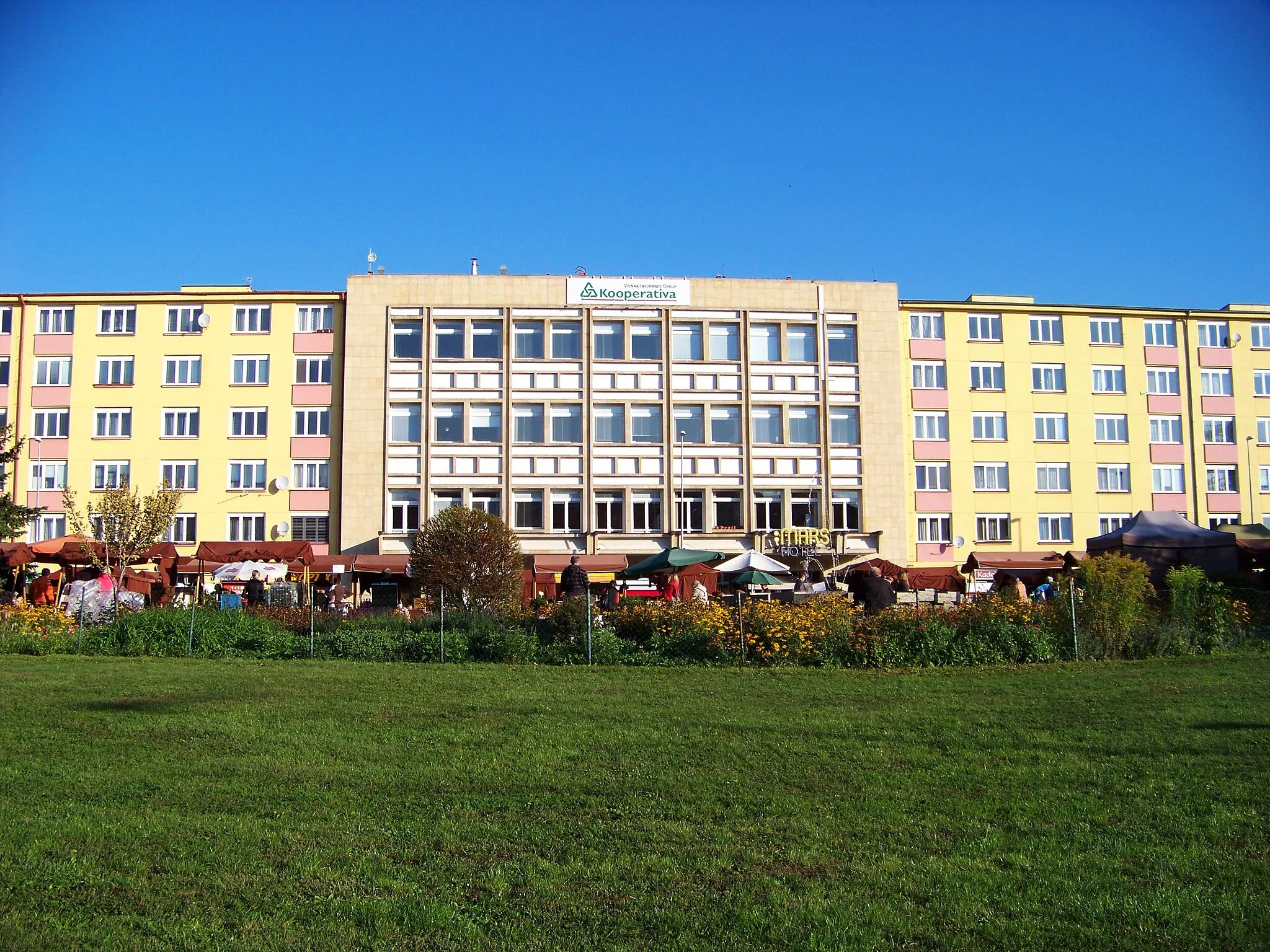 Photo showing: Prague-Vršovice, the Czech Republic. Kubánské náměstí 1333/6, Hotel Mars.