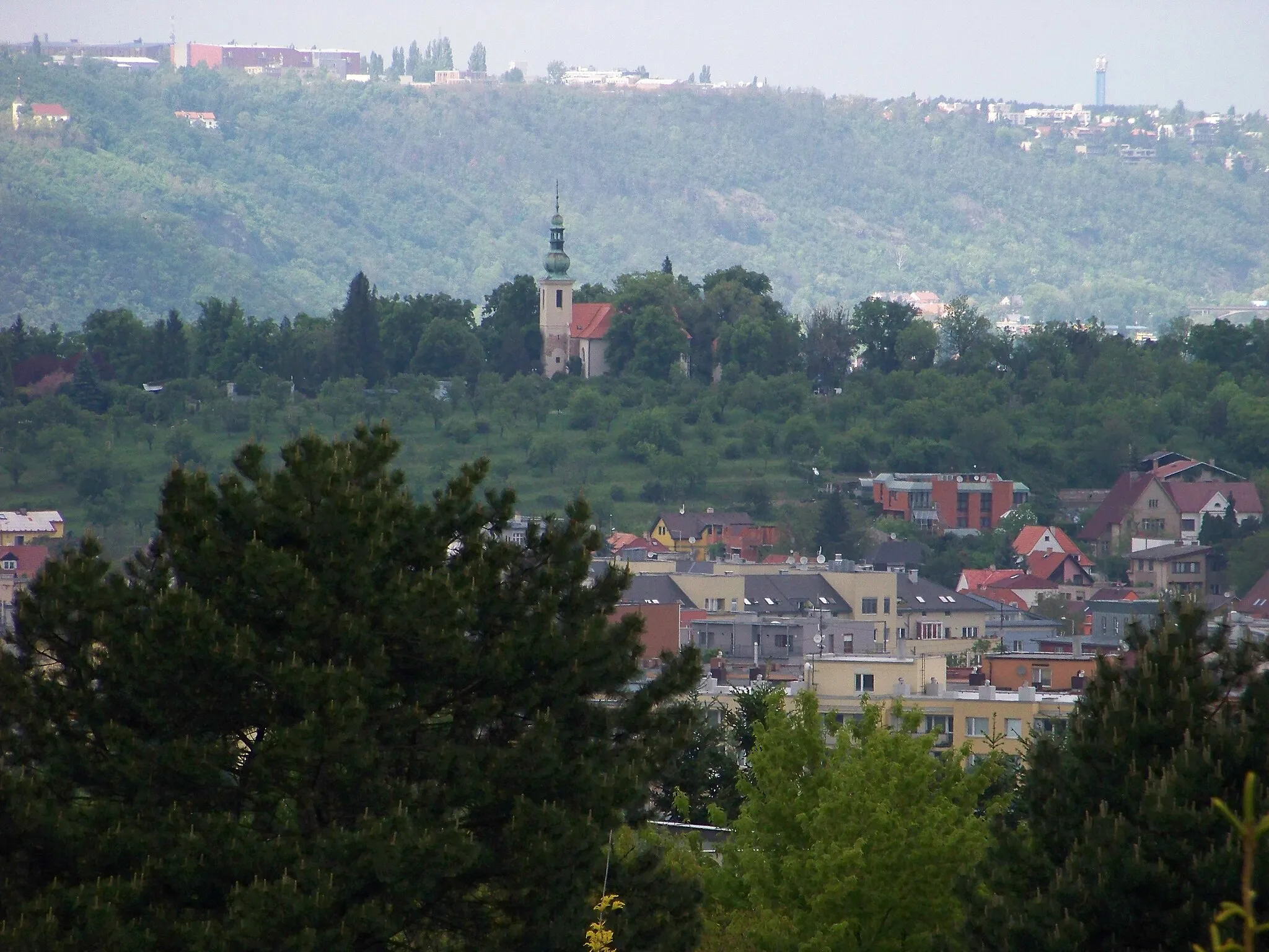 Photo showing: Prague-Zbraslav, the Czech Republic. Havlín hill with the church of Saint Gall.
