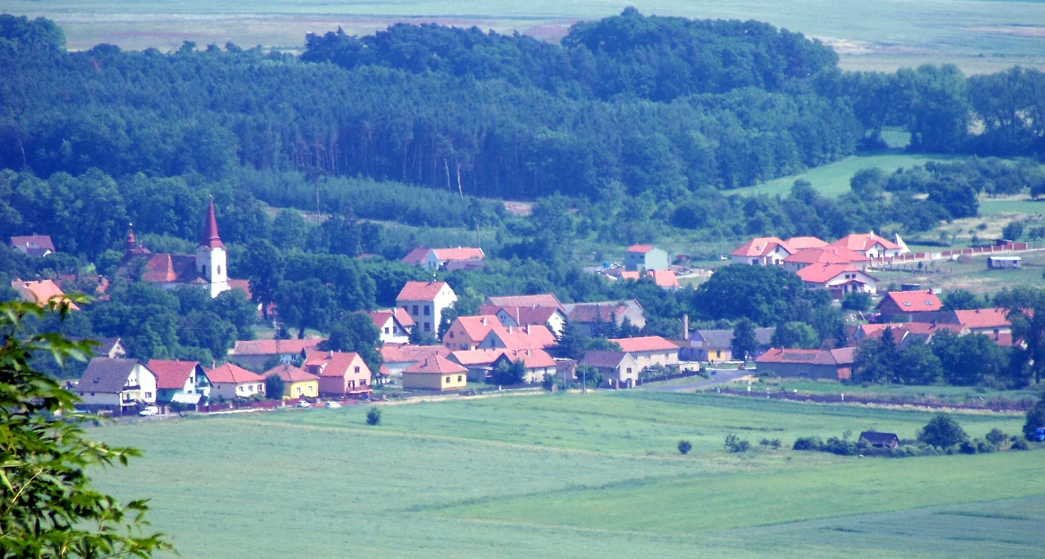 Photo showing: Černouček, Litoměřice District,Ústí nad Labem Region, the Czech Republic. A view from Říp Mountain.