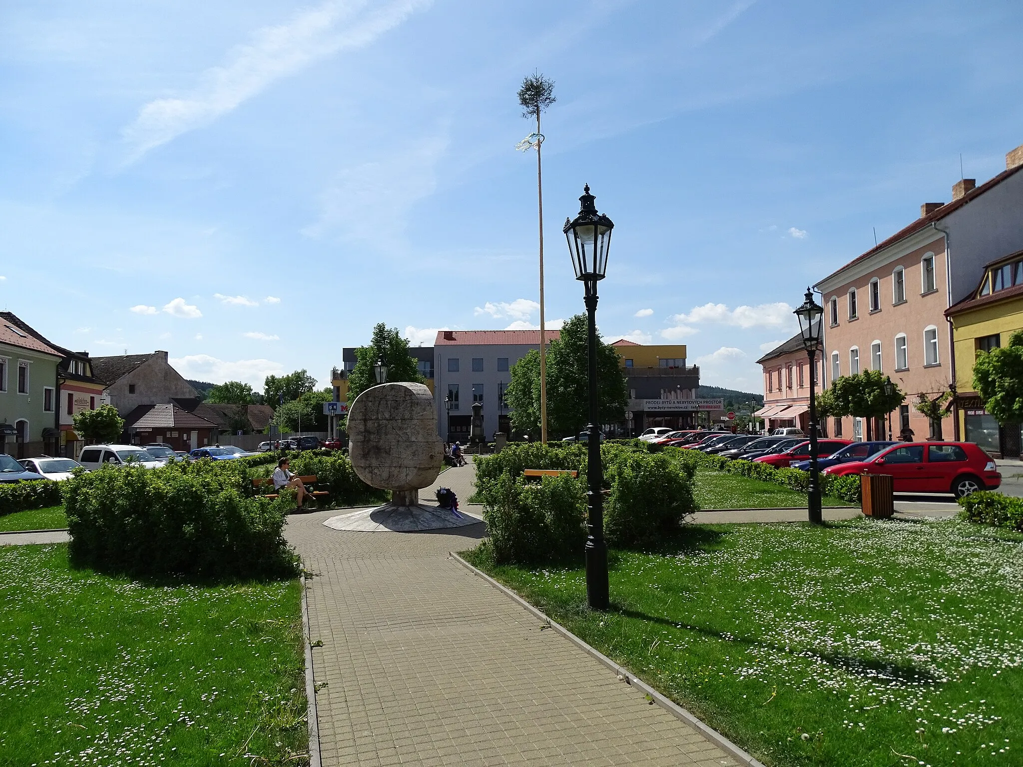 Photo showing: Neveklov, Benešov District, Central Bohemian Region, Czech Republic. Náměstí Jana Heřmana.
