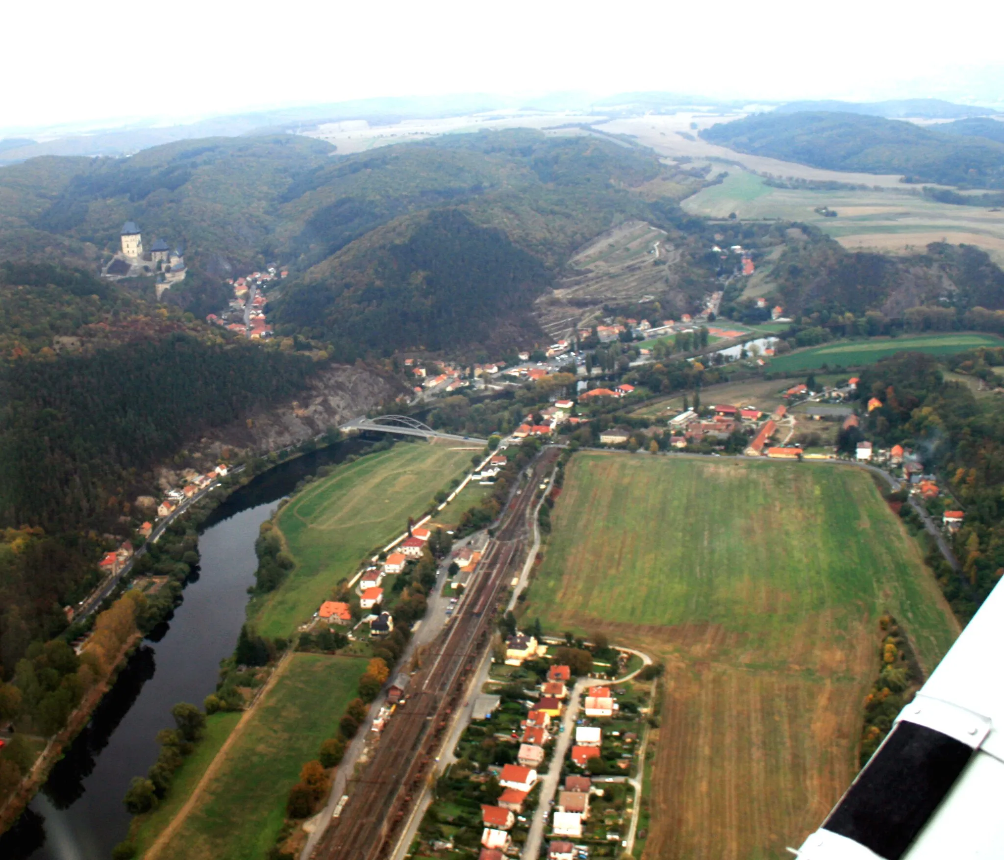 Photo showing: Air photo of Karlštejn Castle and village Karlštejn, near river Berounka, middle Bohemia, Czech Republic