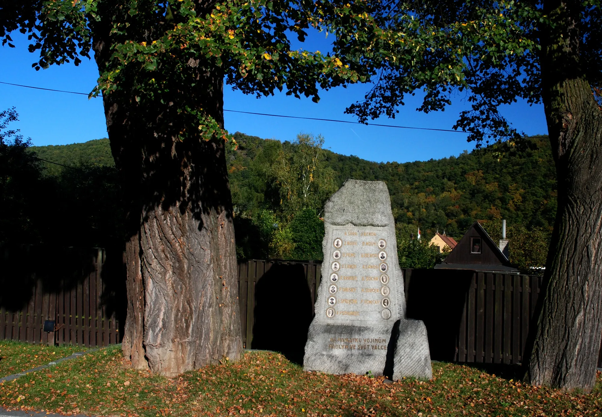 Photo showing: Chrustenice - pomník obětem I. světové války