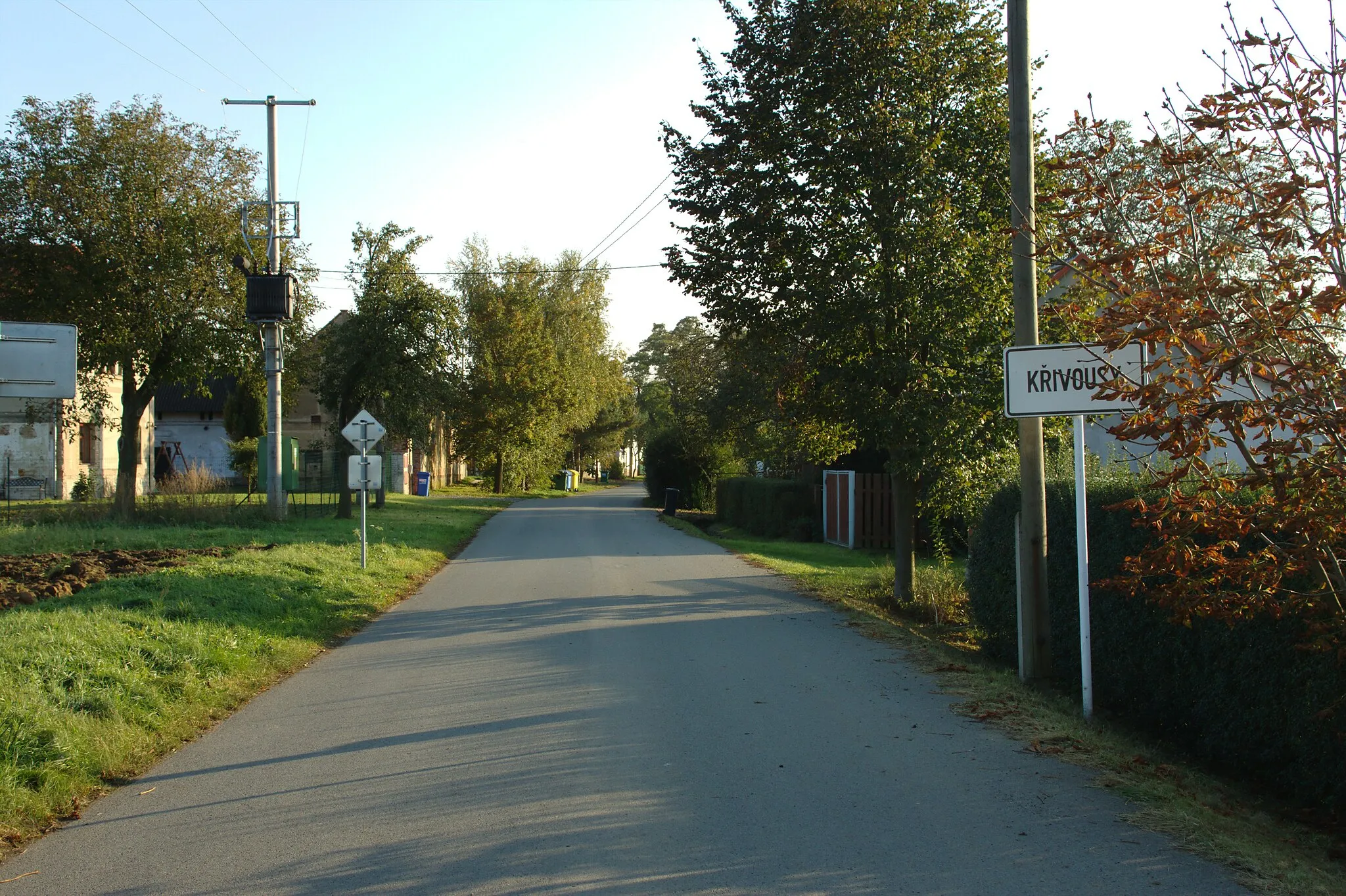 Photo showing: Arriving to Křivousy from north