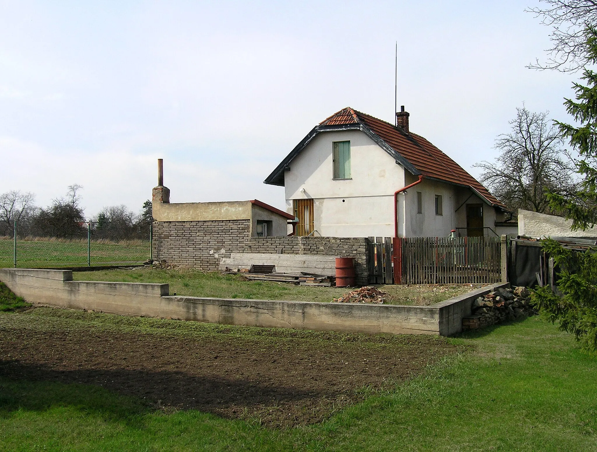 Photo showing: Hermitage in the south part of Kozomín village, Czech Republic