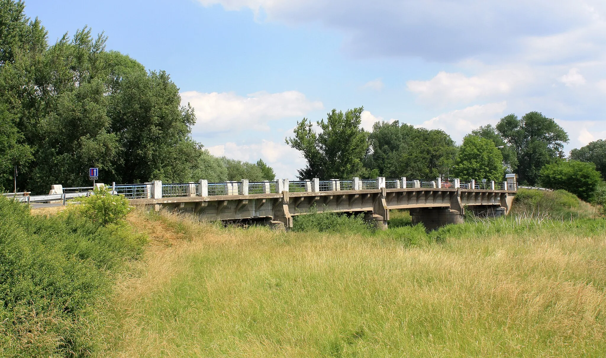 Photo showing: Bridge over Jizera river between Sojovice and Podbrahy, Czech Republic