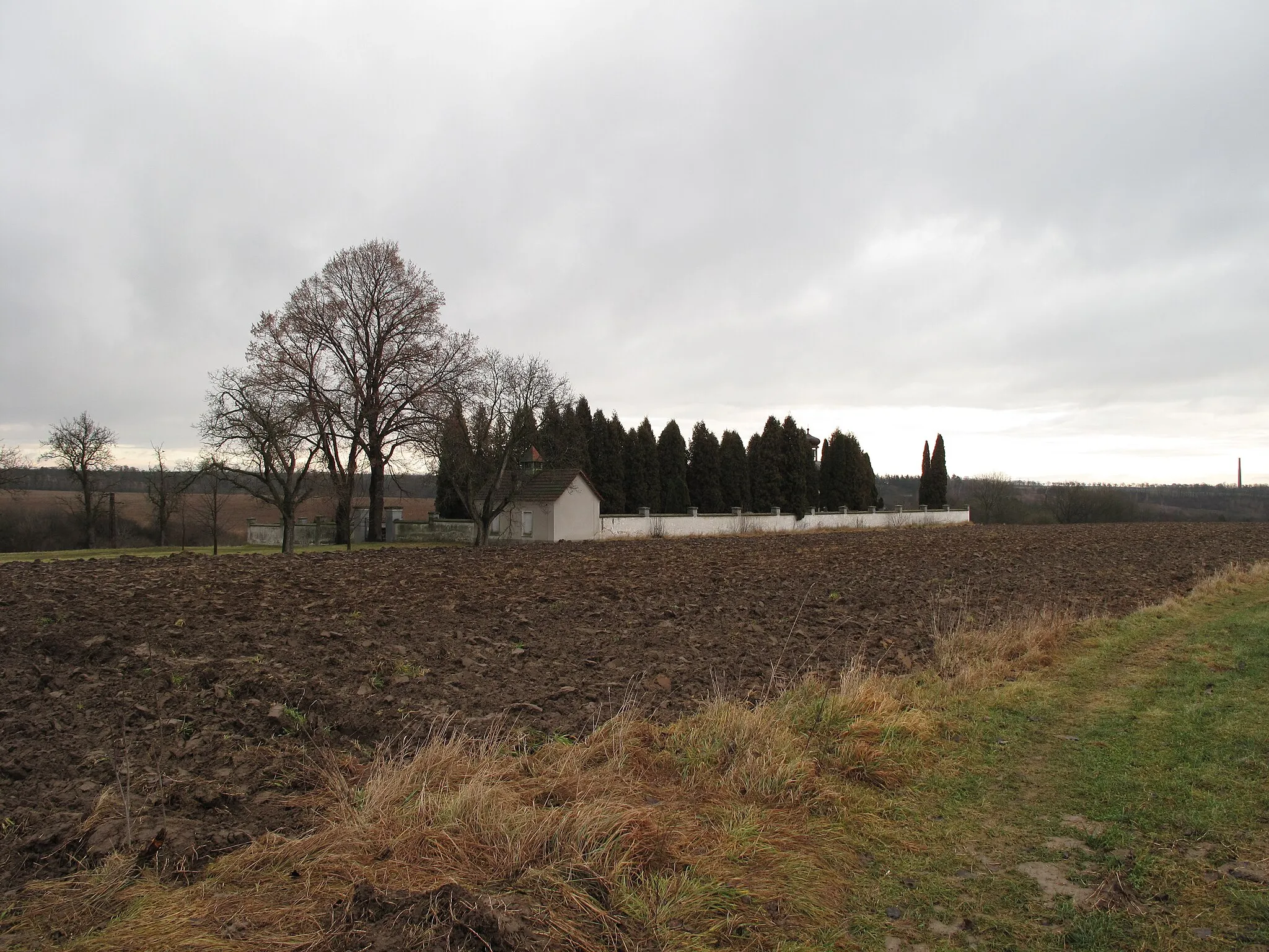 Photo showing: Cemetery in Krpy village, Mladá Boleslav District, Czech Republic.