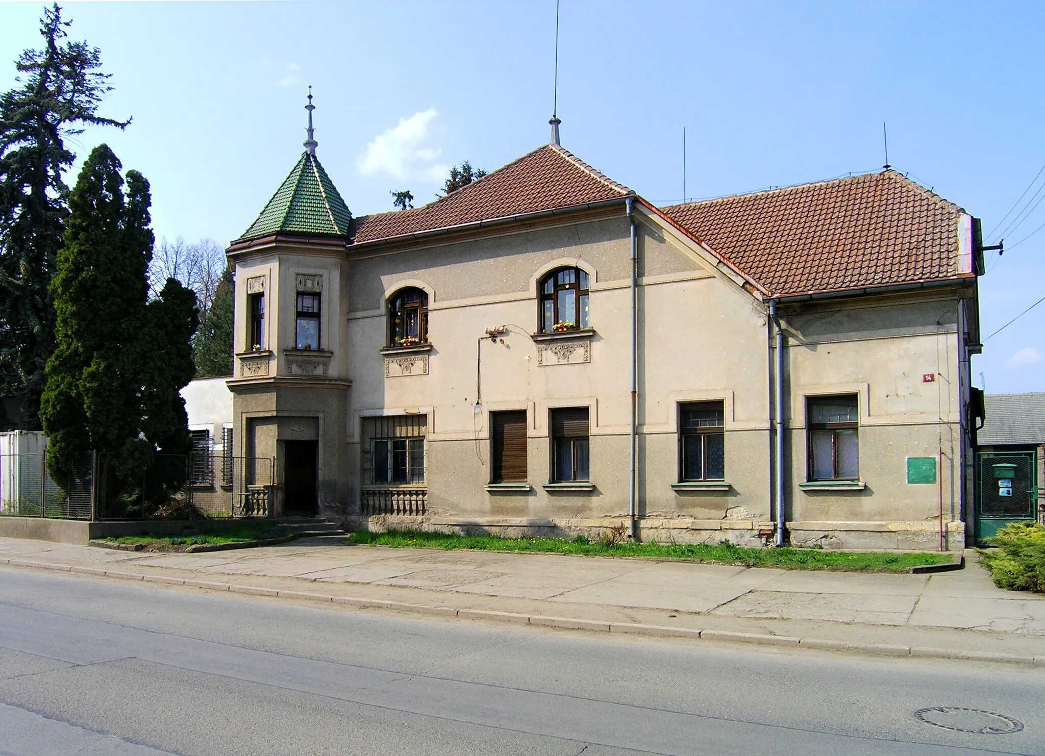 Photo showing: Hlavní street in Veleň, Czech Republic