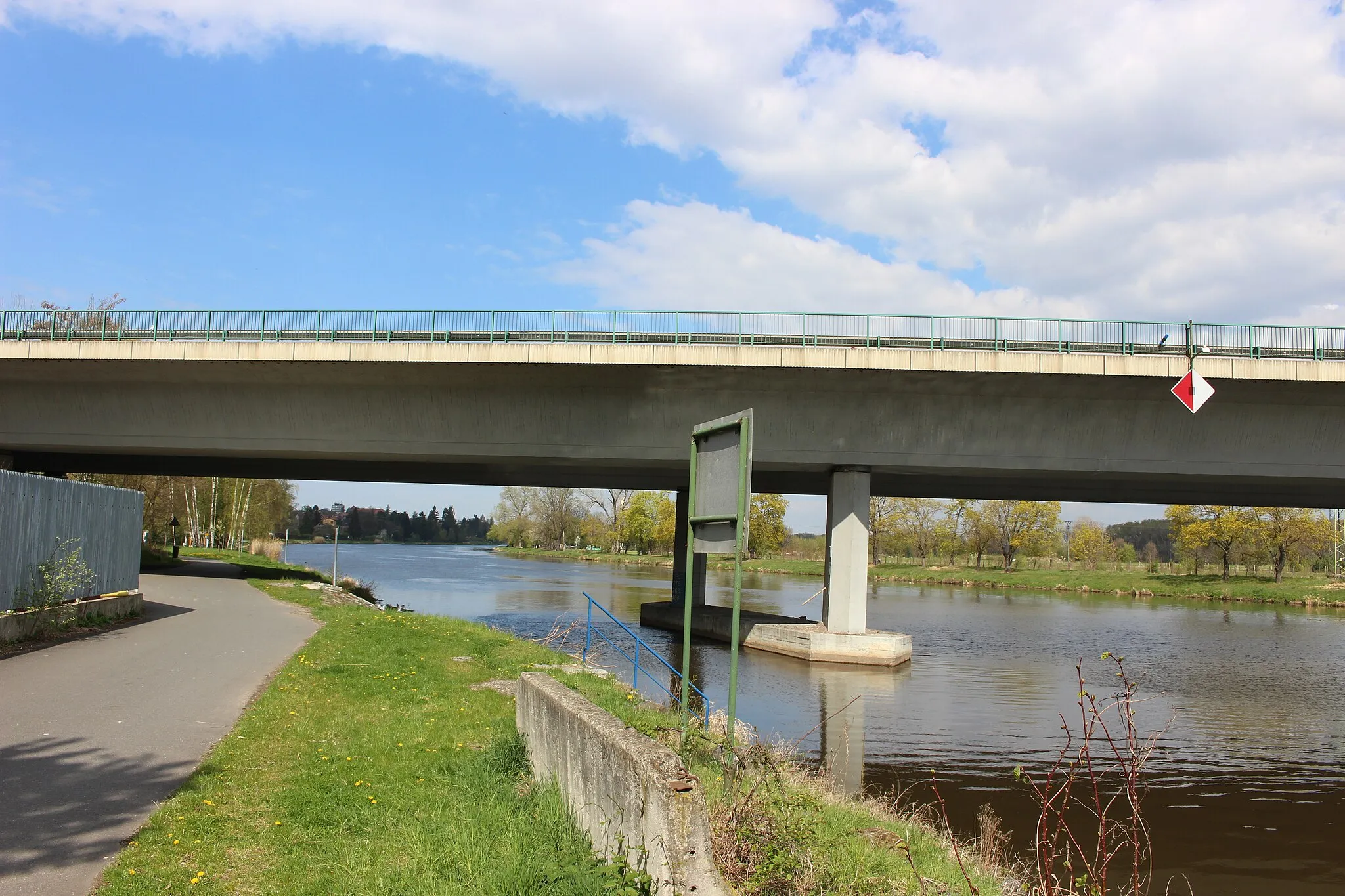 Photo showing: Most dálnice D10 přes Labe u Brandýsa nad Labem (Zápy - Nový Vestec)