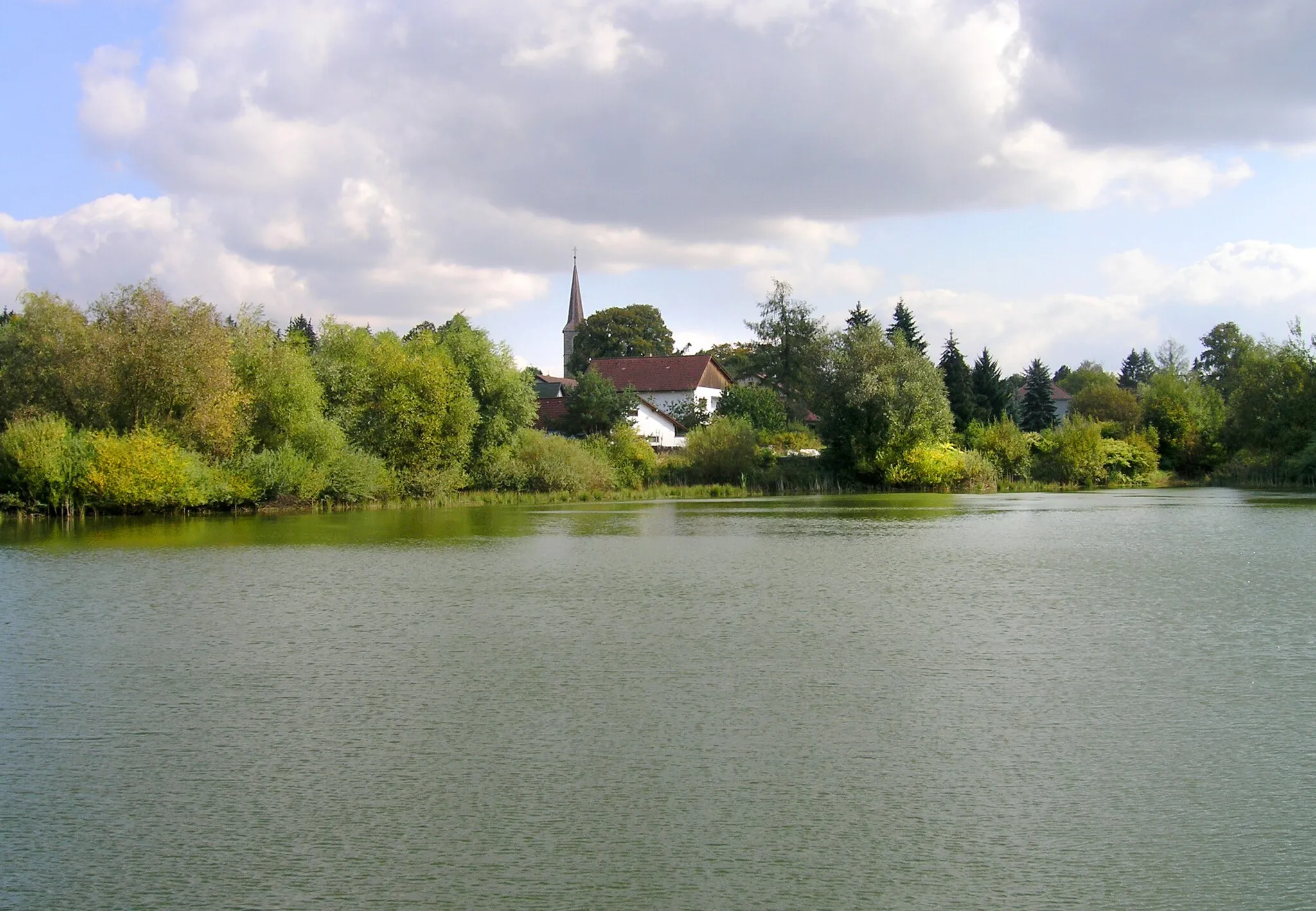 Photo showing: Návesní pond in Mukařov, Czech Republic