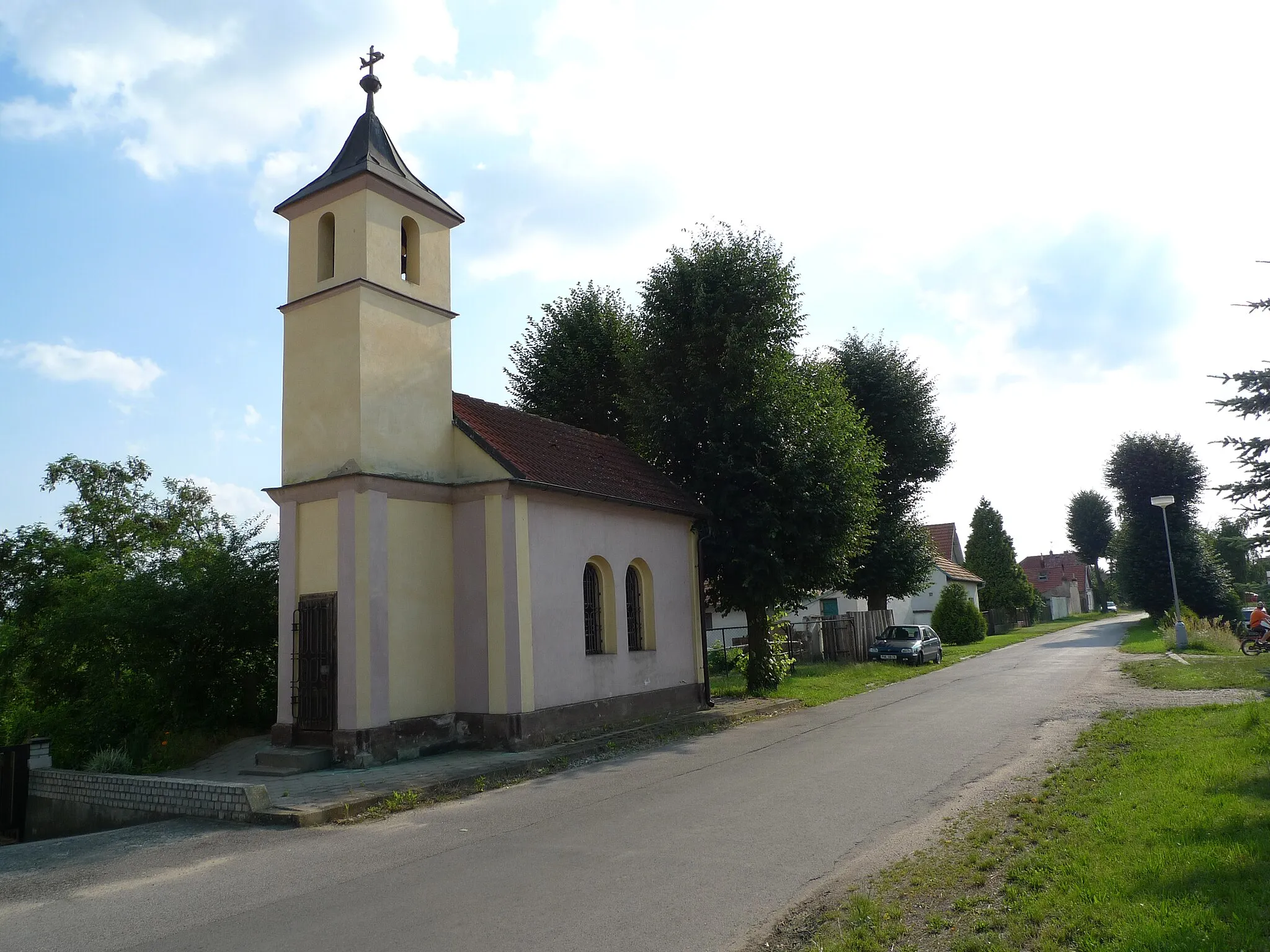 Photo showing: Kaplička v Káraném v České republice