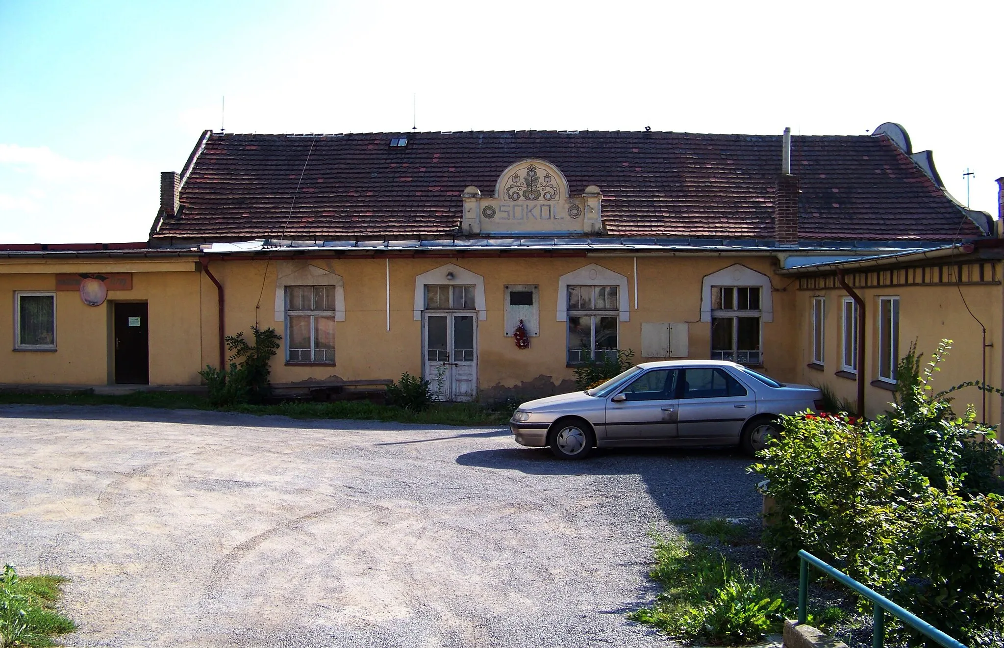 Photo showing: Jirny, Prague-East District, Central Bohemian Region, the Czech Republic. Brandýská street, a Sokol house.