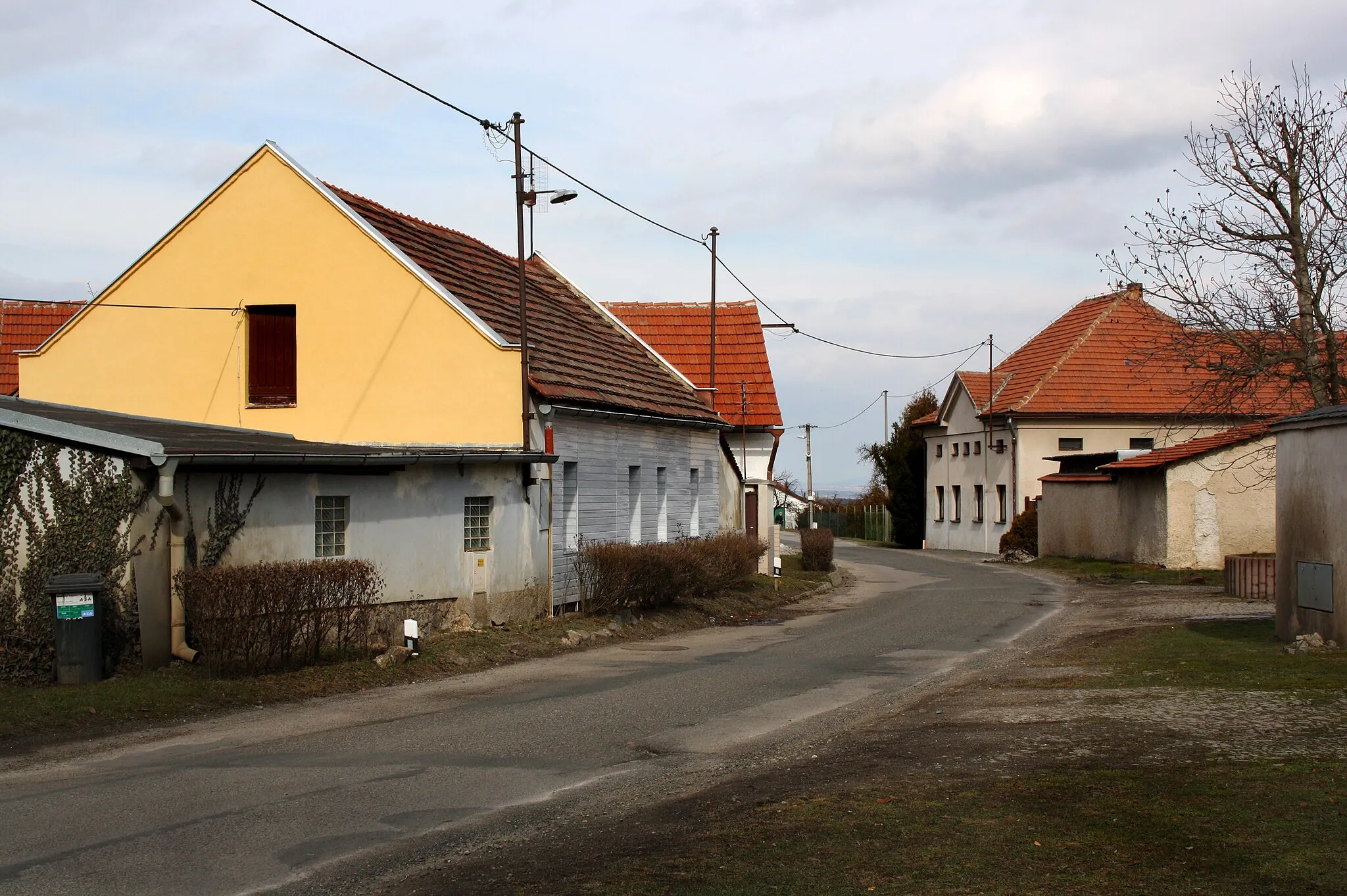 Photo showing: Předbojská street in Baštěk, part of Bašť village, Czech Republic