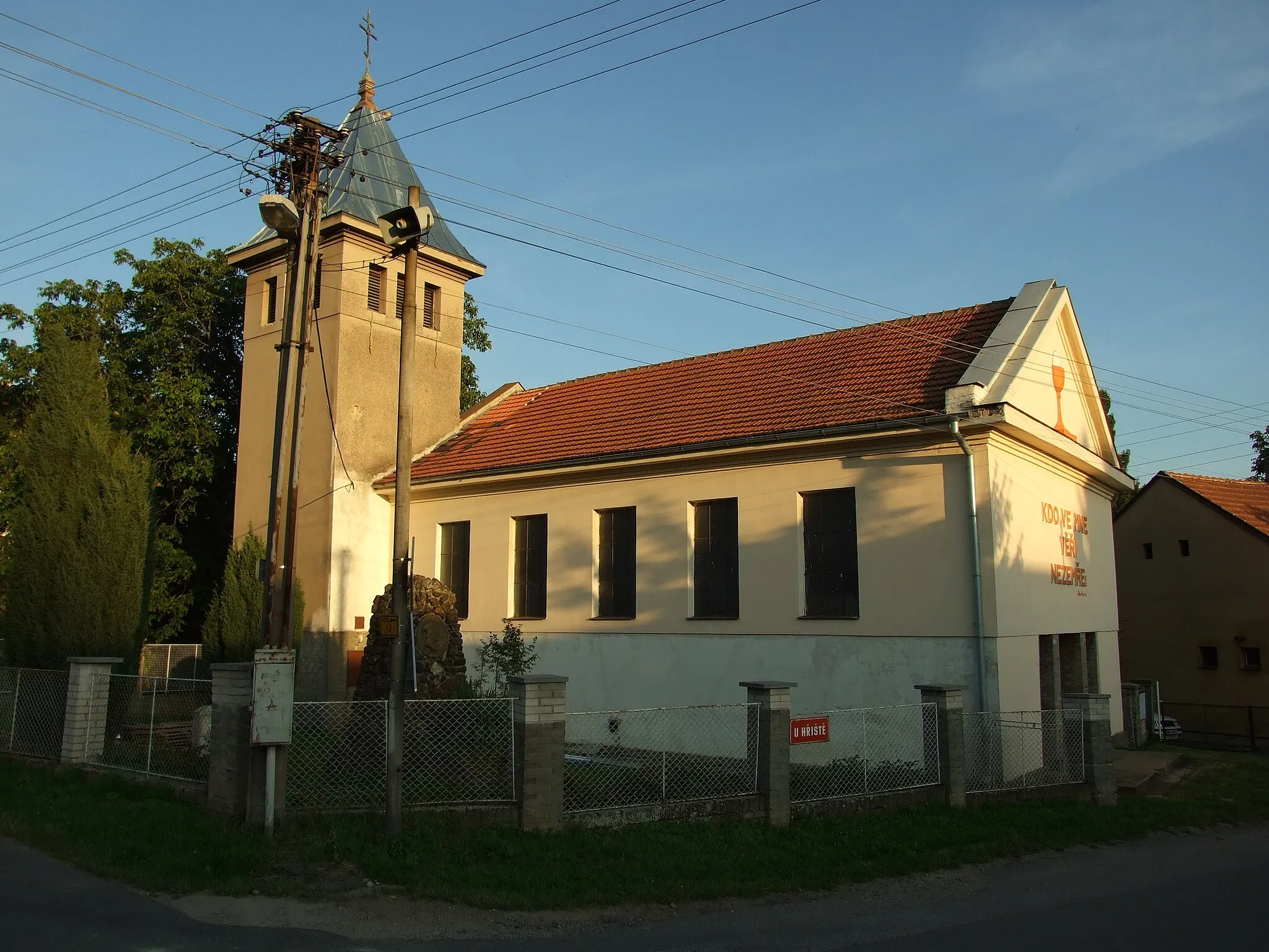 Photo showing: Tuchoměřice, Prague-West Distict, Central Bohemian Region, Czech Republic. Church of the Czechoslovak Hussite Church.