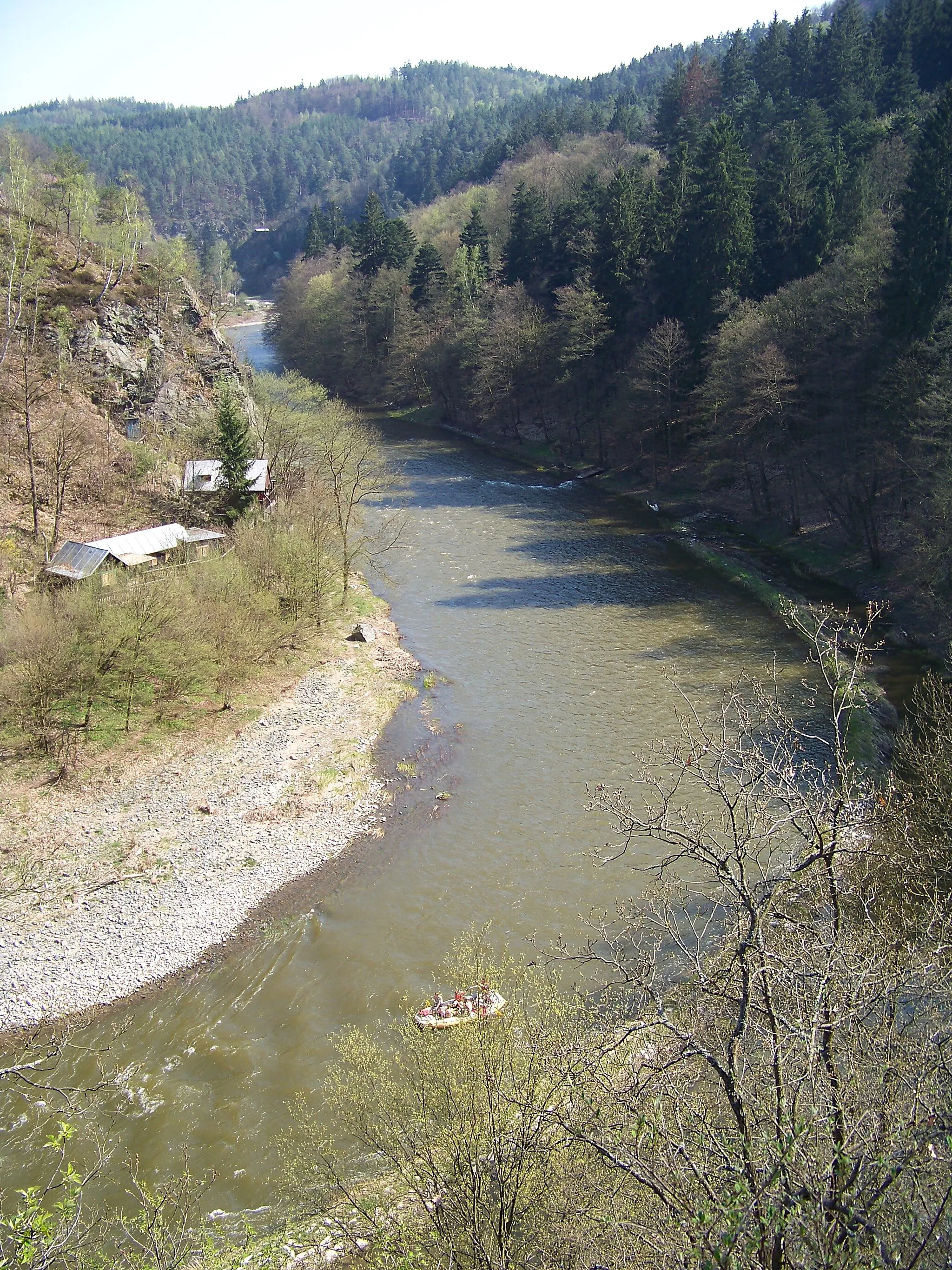 Photo showing: Hradištko, Central Bohemian Region, the Czech Republic. Trail along Sázava River.