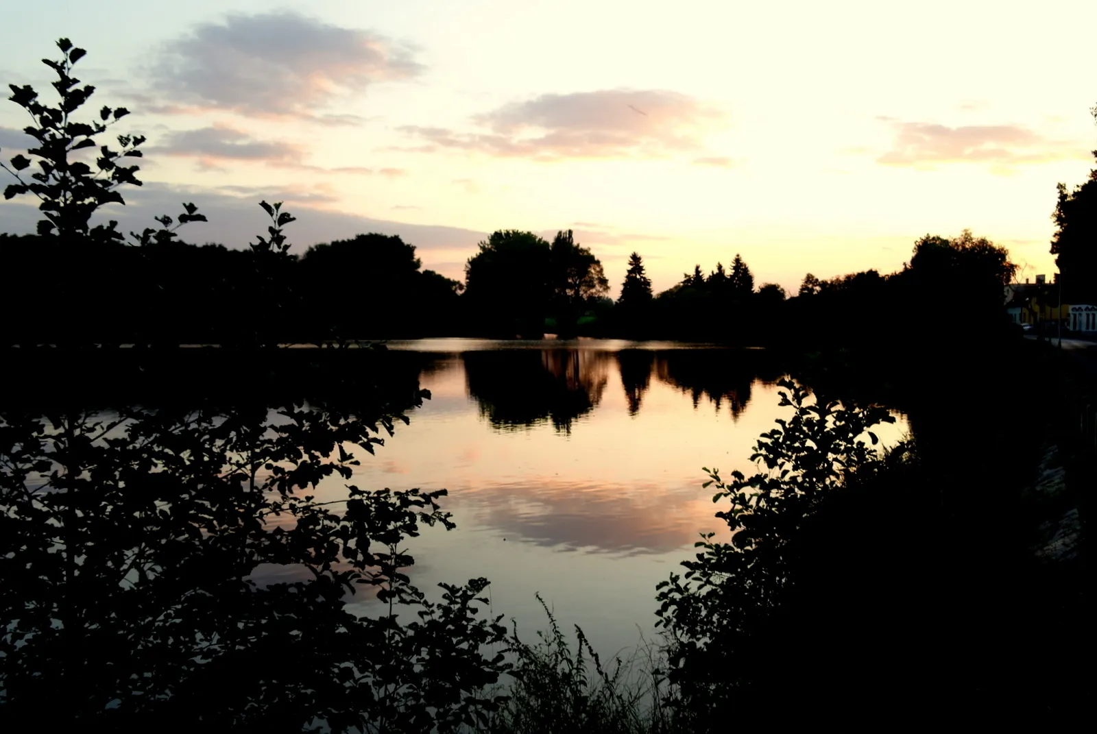 Photo showing: Břevský pond, Břvě (Hostivice), Prague-West District.