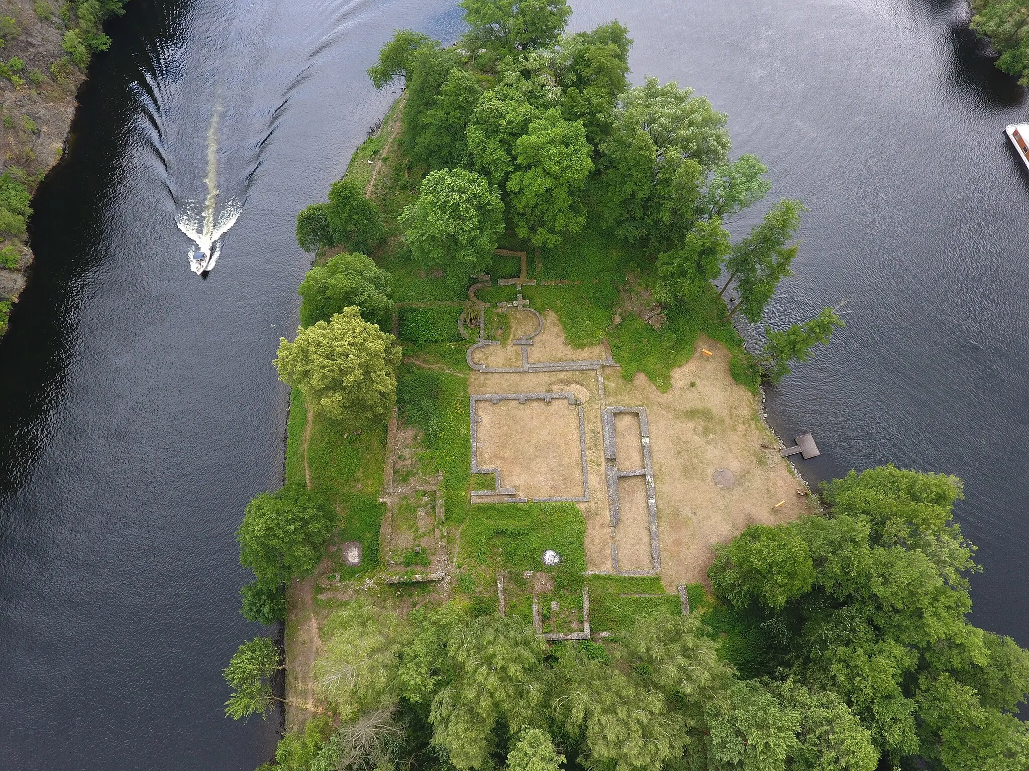 Photo showing: Monastery with the Church of Beheading of Saint John the Baptist in Ostrov near Davle