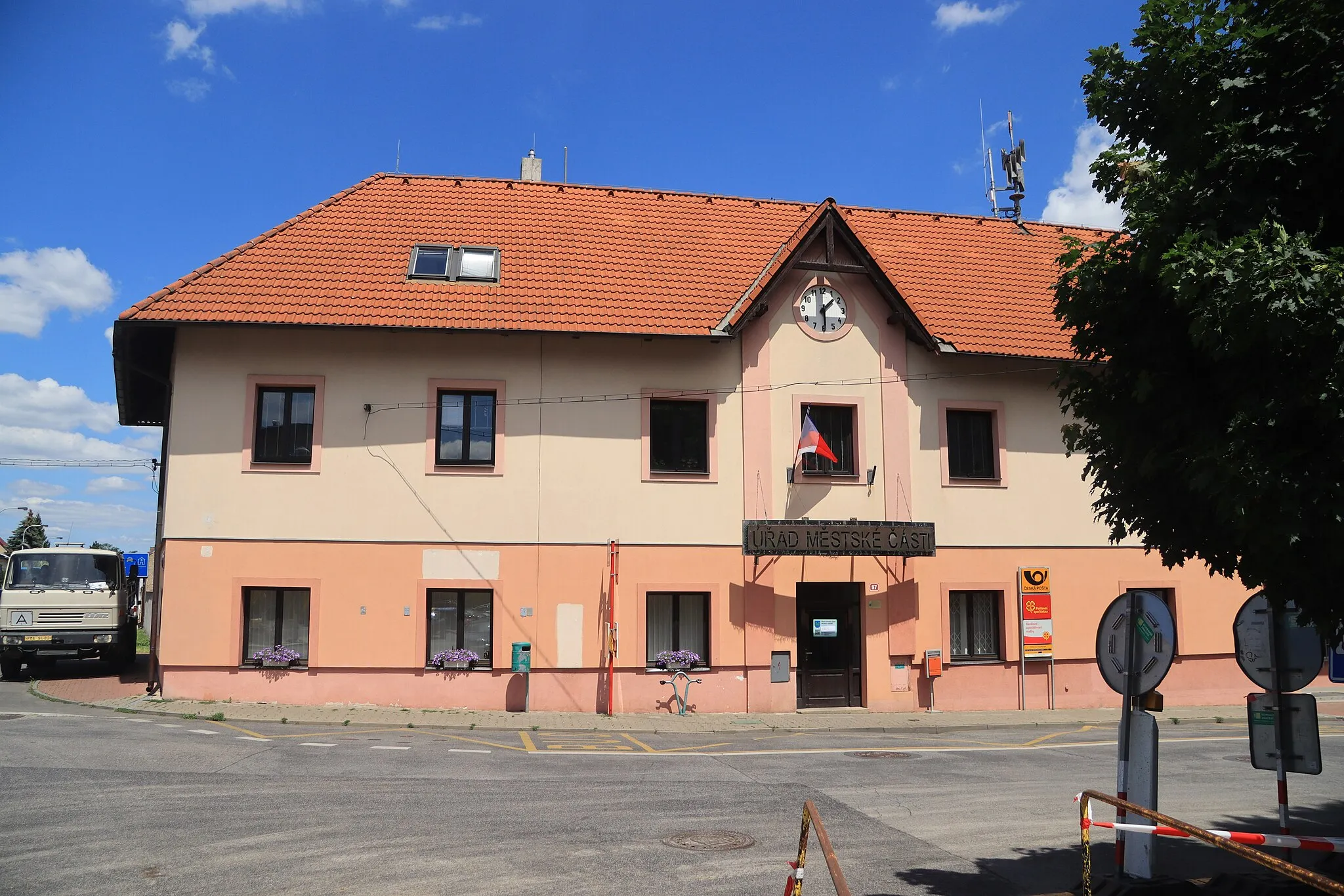 Photo showing: Overview of ÚMČ Vinoř at Bohdanečská street in Vinoř, Prague.