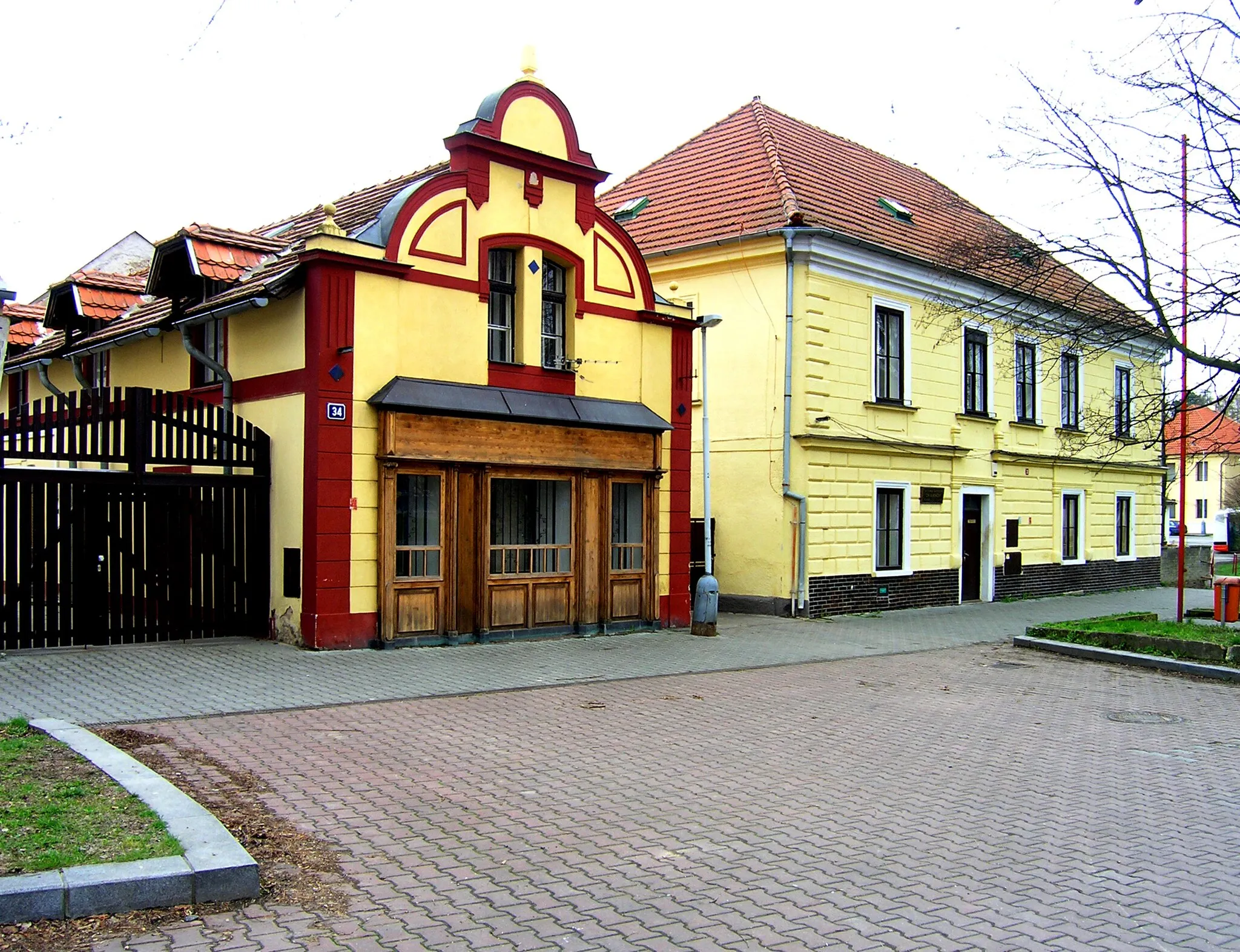Photo showing: Bratří Jandusů square in Uhříněves, Prague
