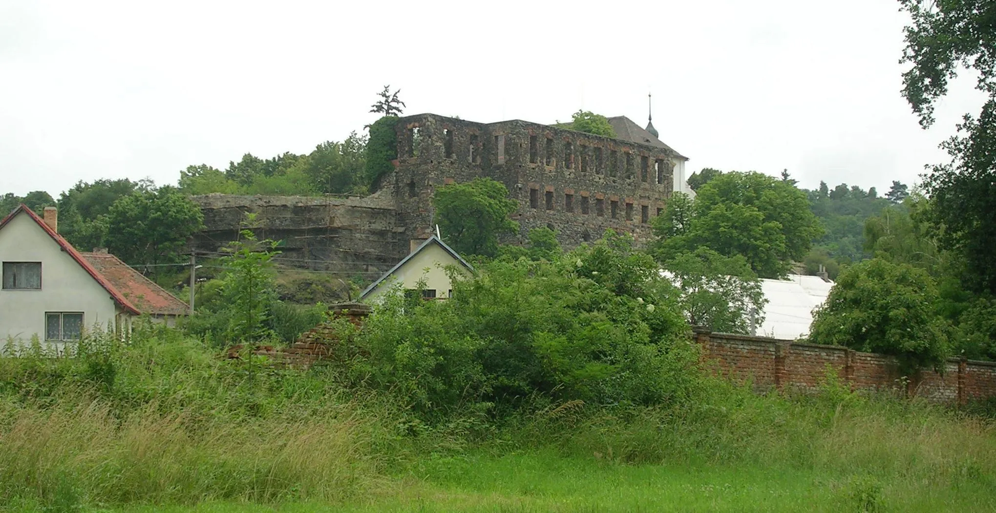 Photo showing: Chvatěruby Castle, Mělník District, Central Bohemian Region, the Czech Republic.