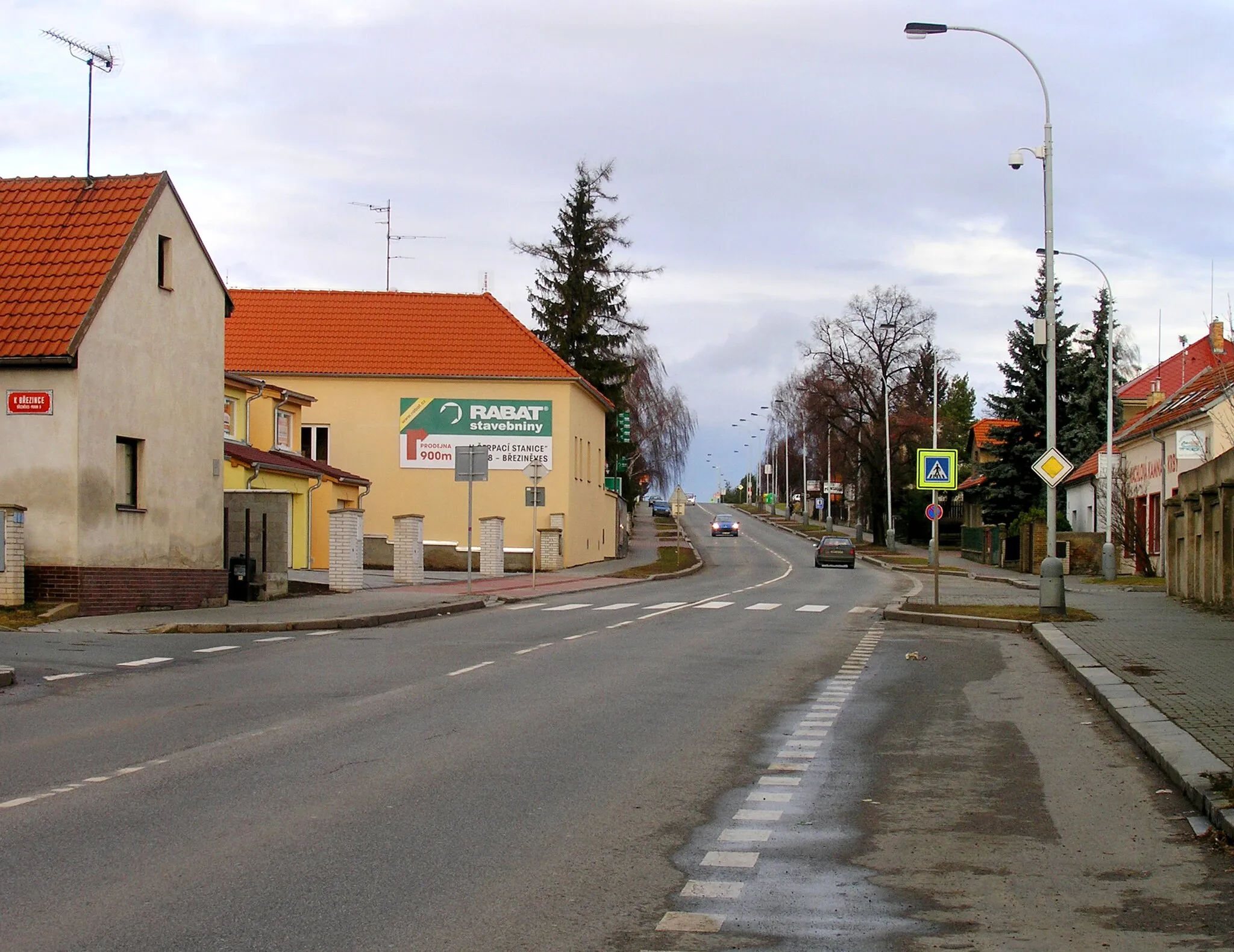 Photo showing: Na Hlavní street in Březiněves, Prague