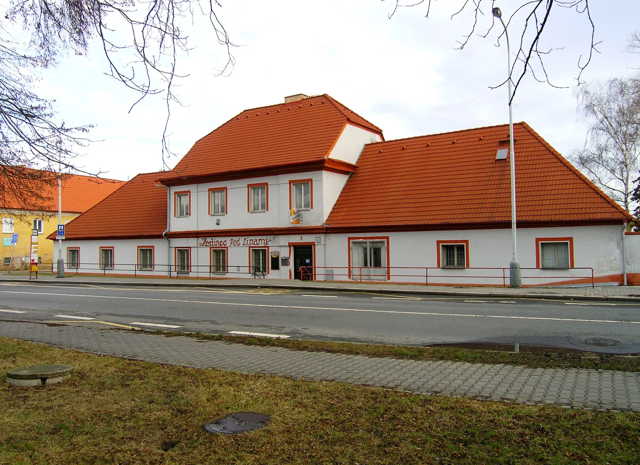 Photo showing: Pub at Na Hlavní street in Březiněves, Prague