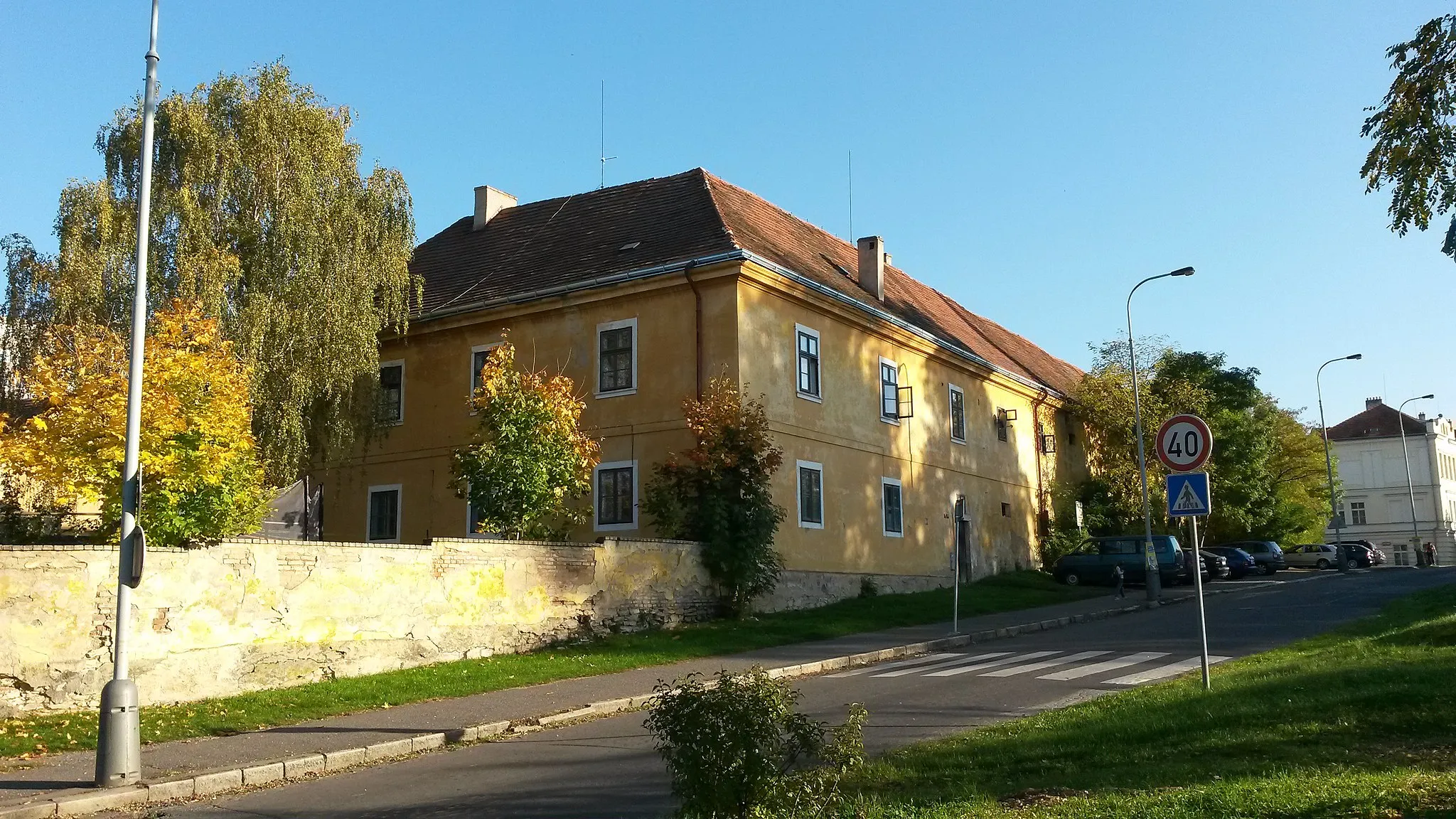 Photo showing: Court of the Knights of the Cross with the Red Star, Prague-Hloubětín, Hloubětínská Str. 5/28