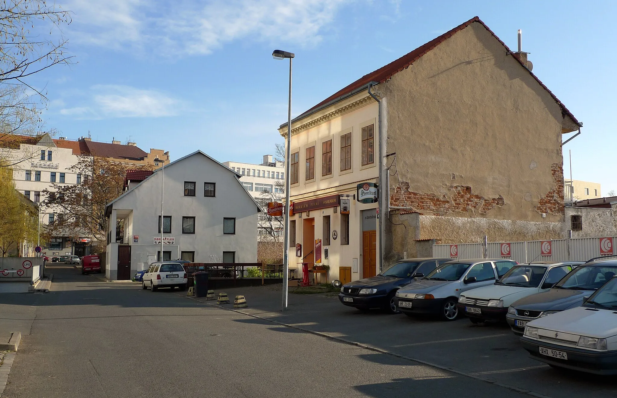 Photo showing: Last two houses of Jewish Quarter of Prague 8, Czech Republic