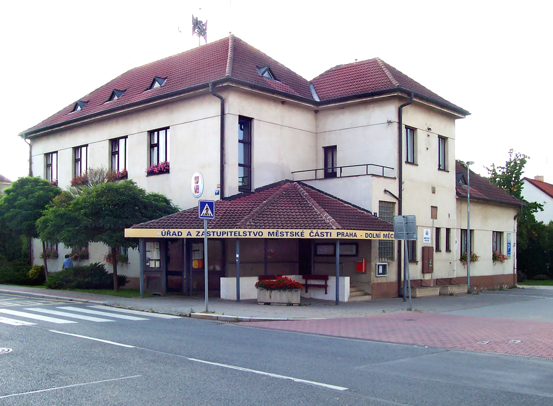 Photo showing: Town Hall at Dolnoměcholupská street in Dolní Měcholupy, Prague