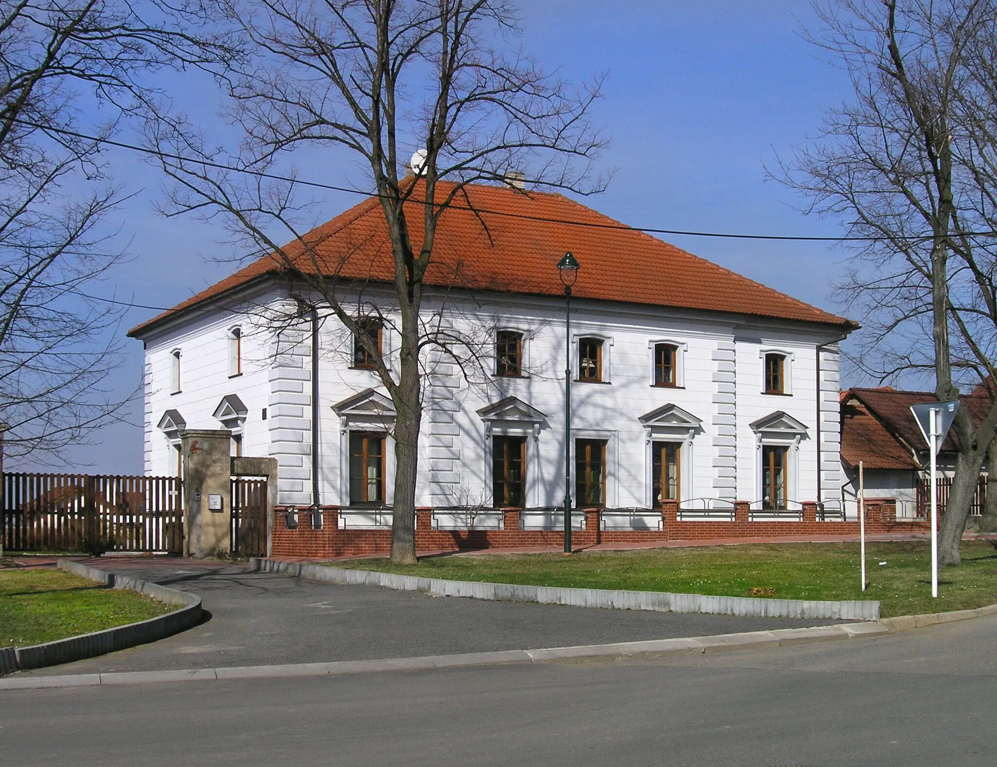 Photo showing: Old farm at Lipany, Prague