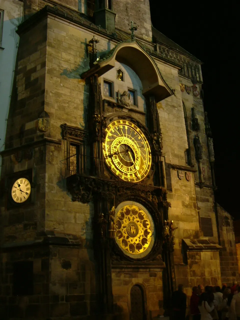 Photo showing: Die astronomische Uhr am Altstädter Rathaus bei Nacht