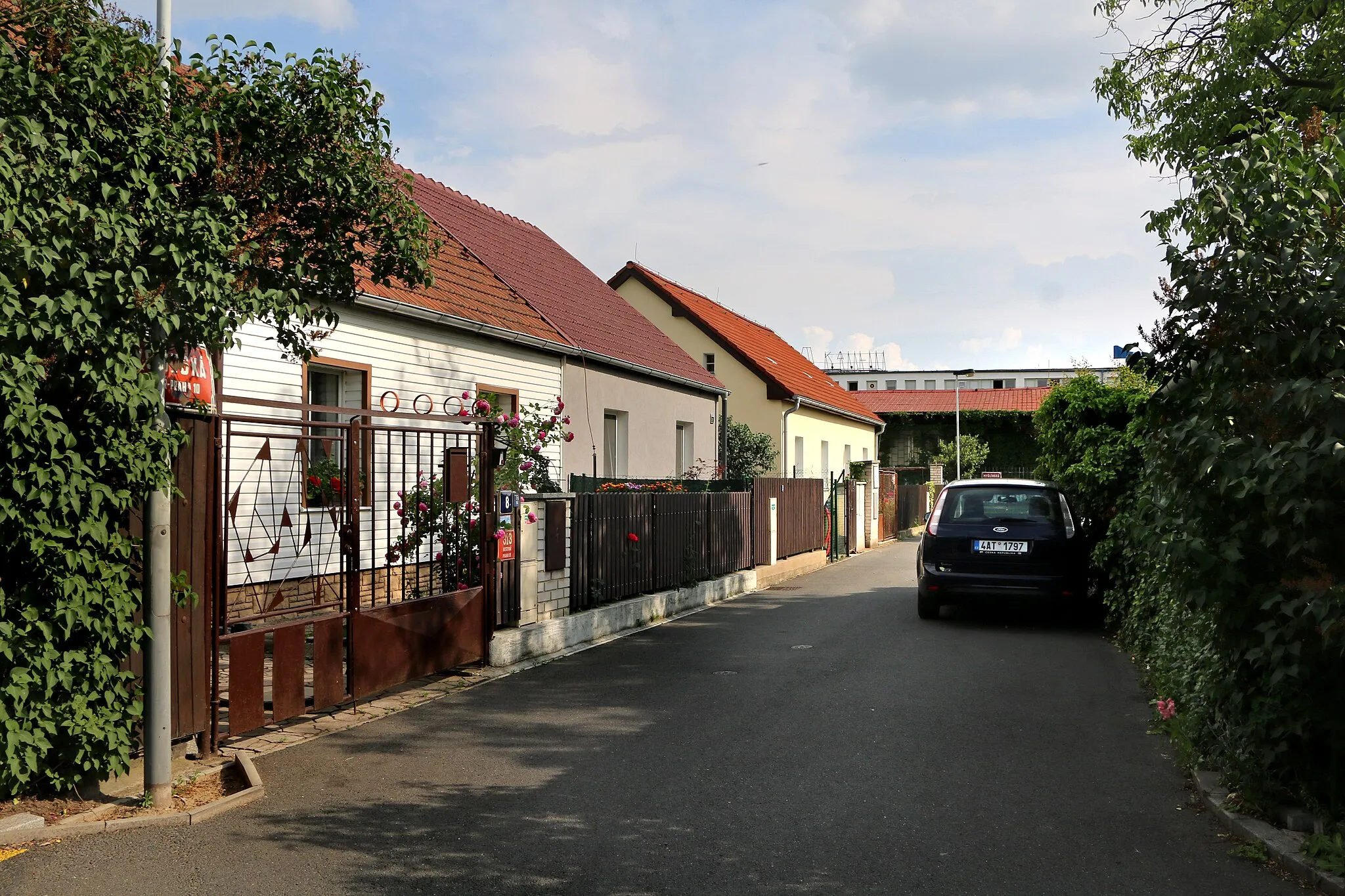 Photo showing: Inner part of Myšlínská street, Prague.