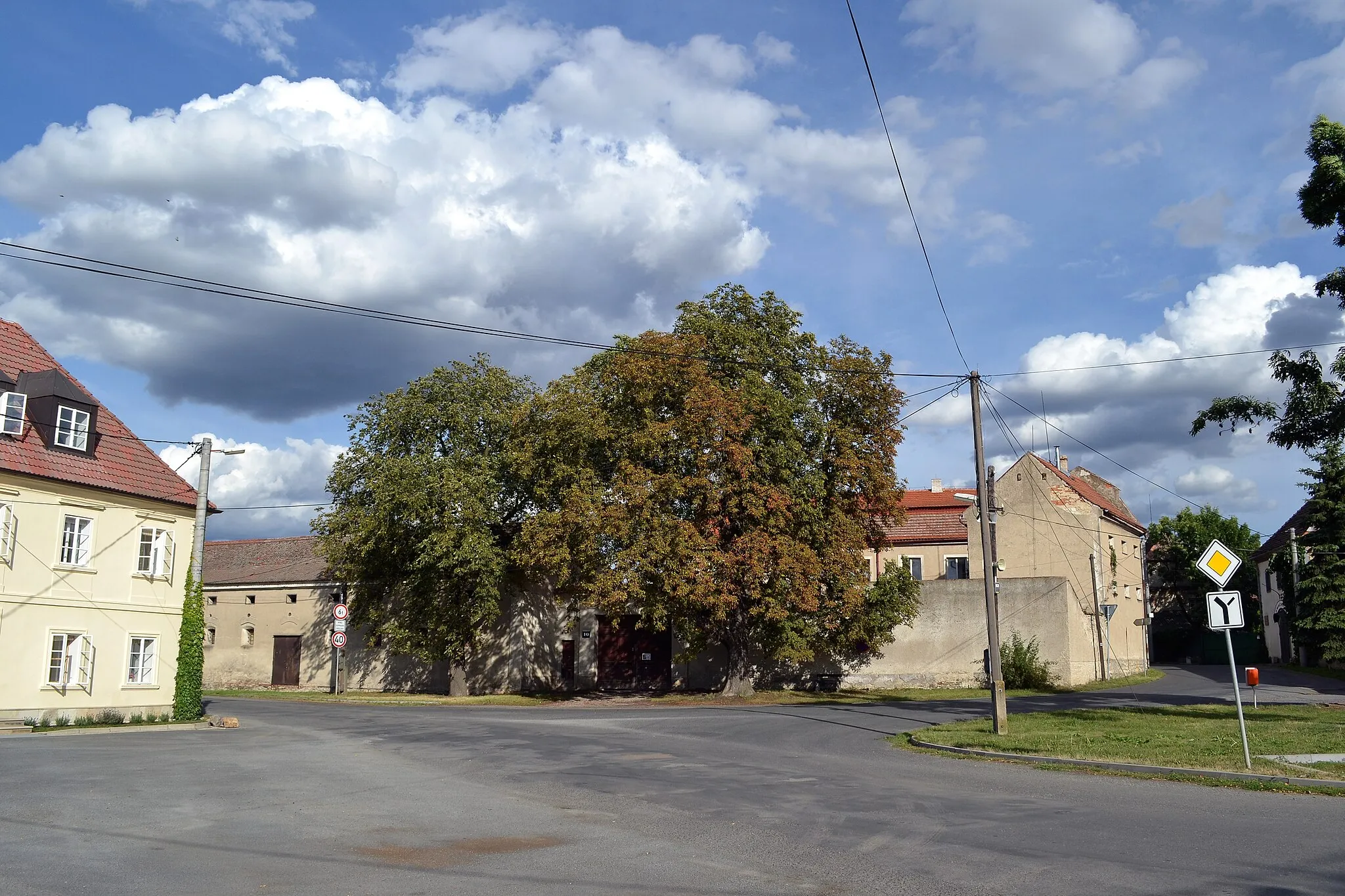 Photo showing: Square in the village Noutonice, part of village Lichoceves, Central Bohemian Region, Czech Republic.