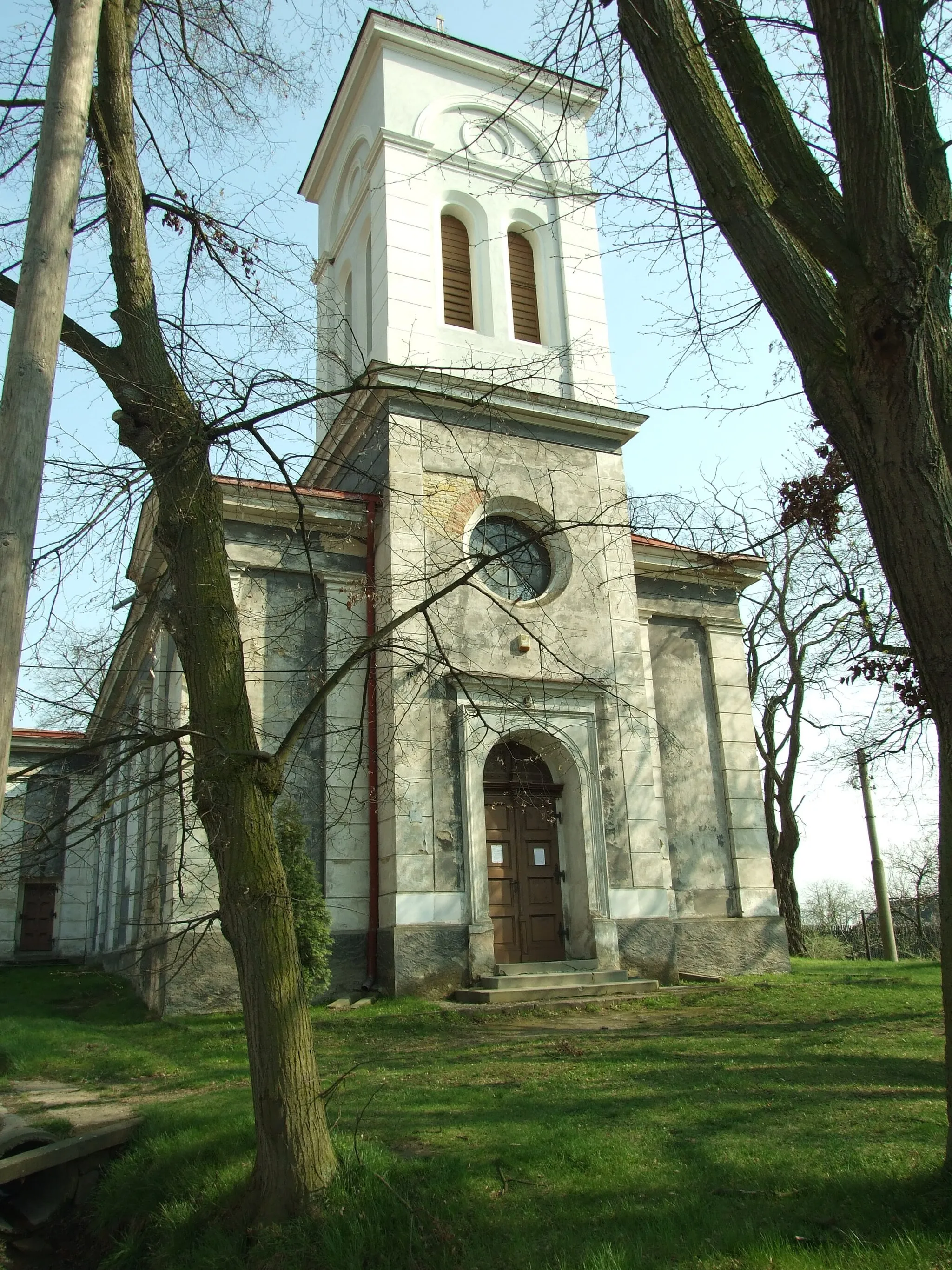 Photo showing: A church in Kly-Záboří, Mělník District, Central Bohemian Region, CZ