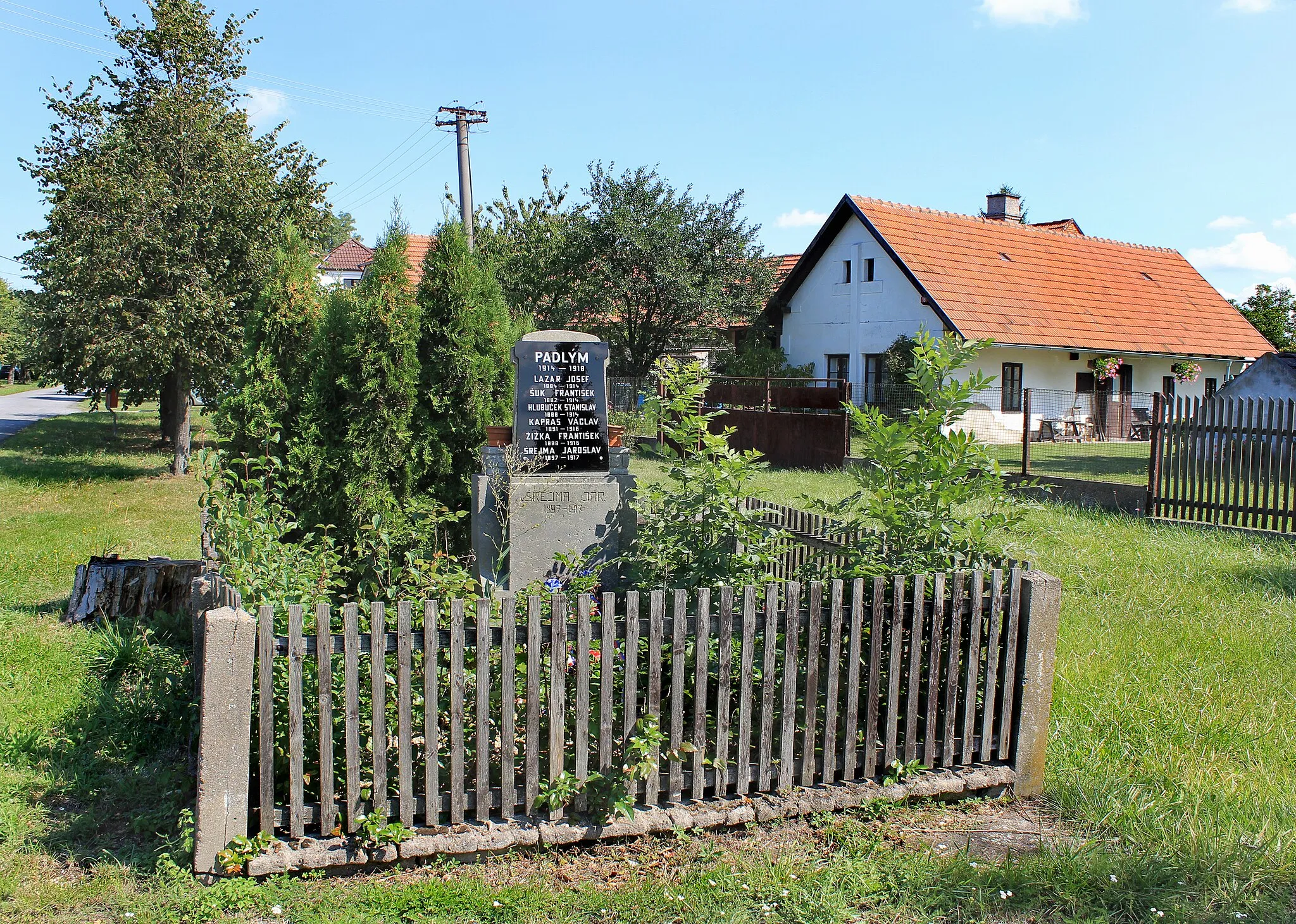 Photo showing: World War I memorial in Černá Hora, part of Dymokury, Czech Republic.