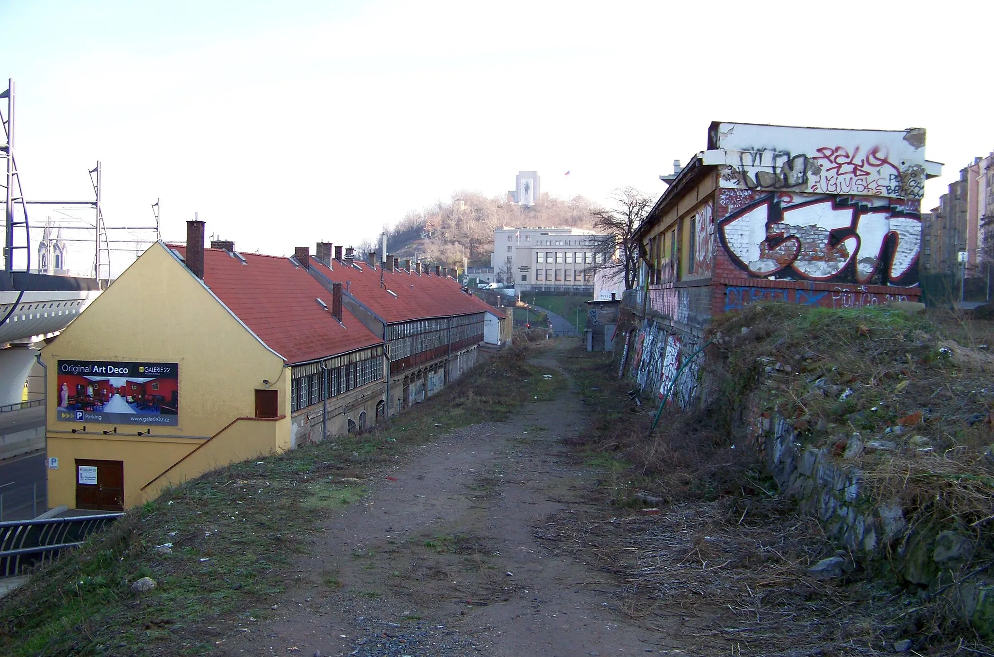 Photo showing: Prague-Žižkov. Former "Hrabovská spojka" railway.